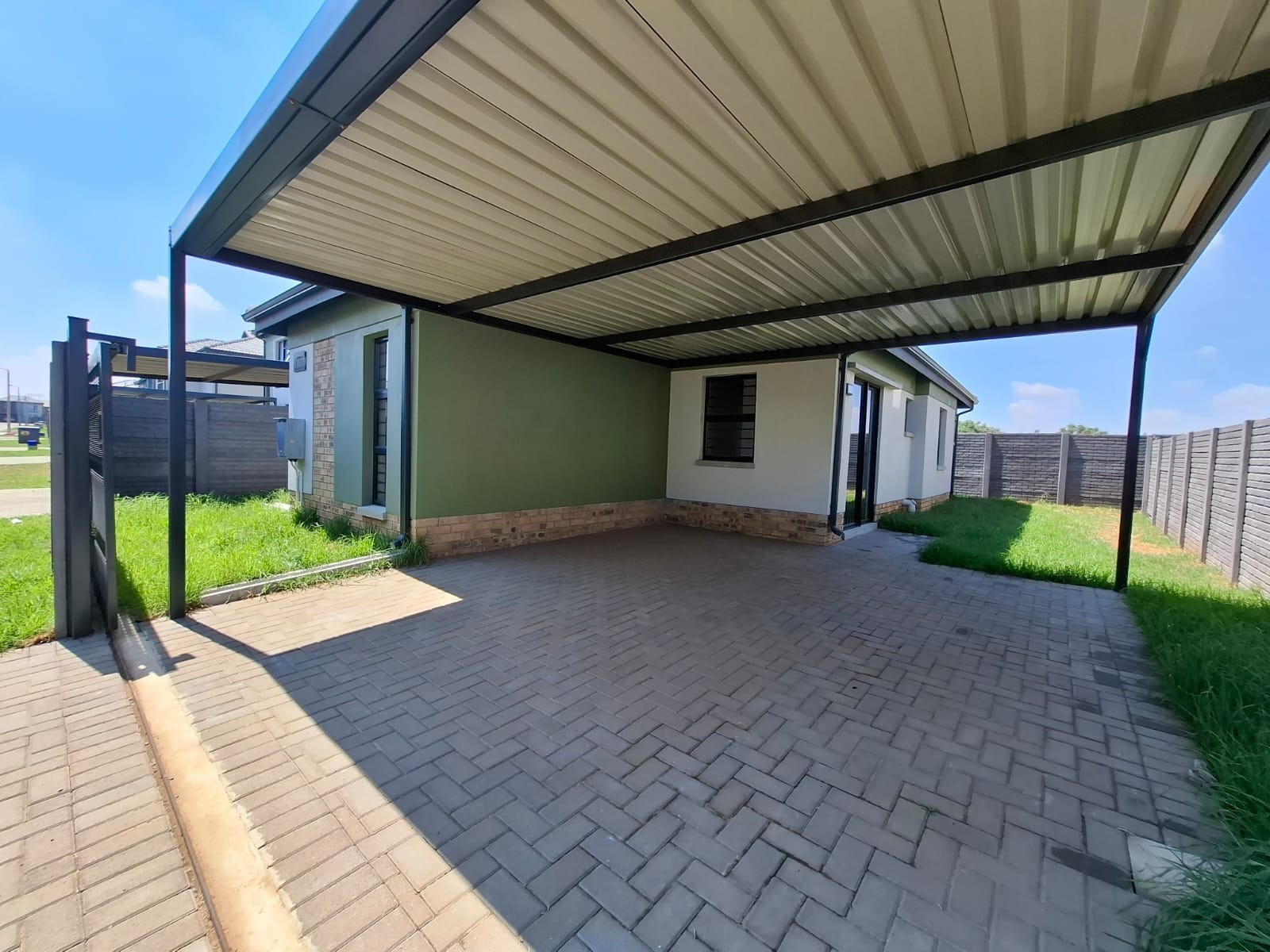 Townhouse for rent in Leopard's Rest Security Estate, Albertsdal, Alberton, 150 m²