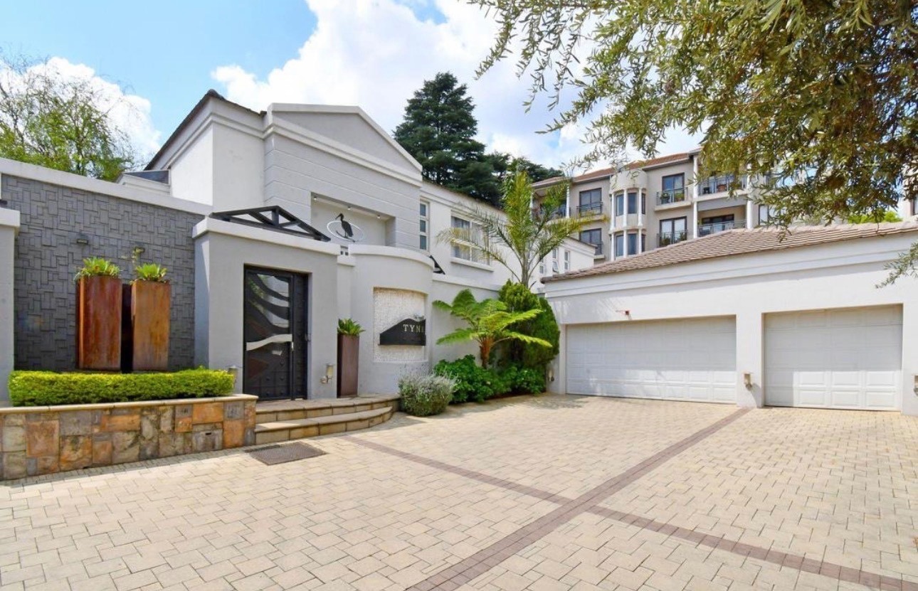 Townhouse for rent in Dunkeld West, Johannesburg