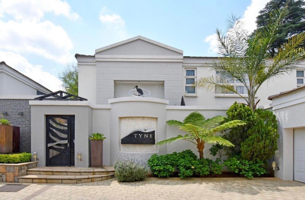 Townhouse for rent in Dunkeld West, Johannesburg