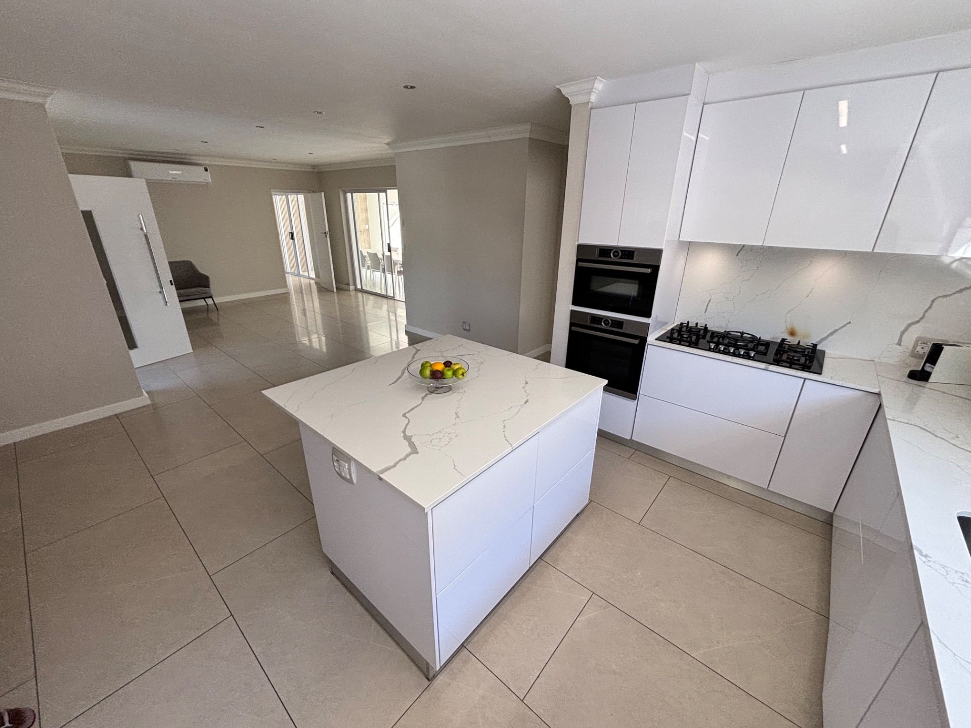 House for sale in Sunningdale, Blouberg, 595 m²