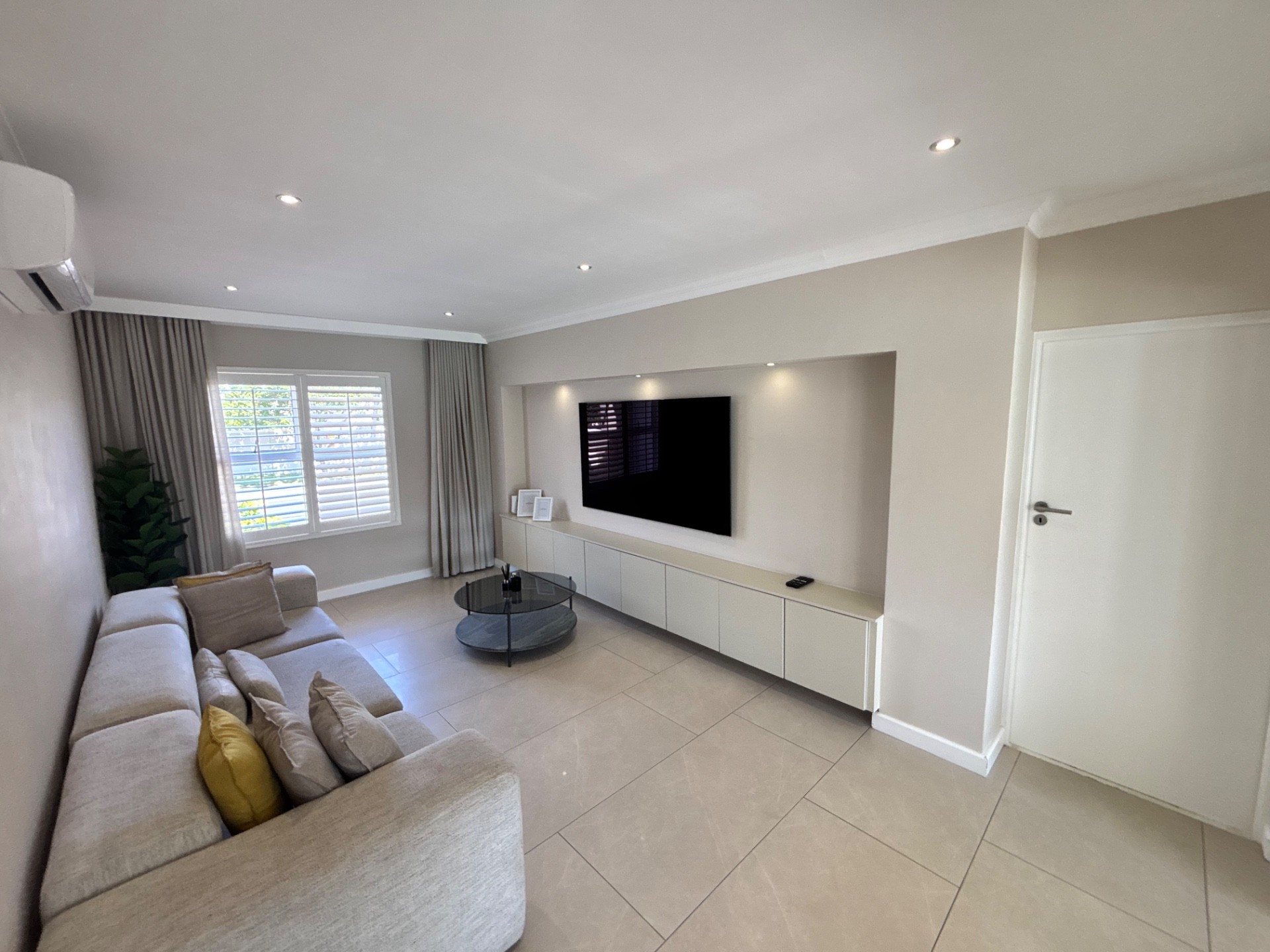 House for sale in Sunningdale, Blouberg, 595 m²