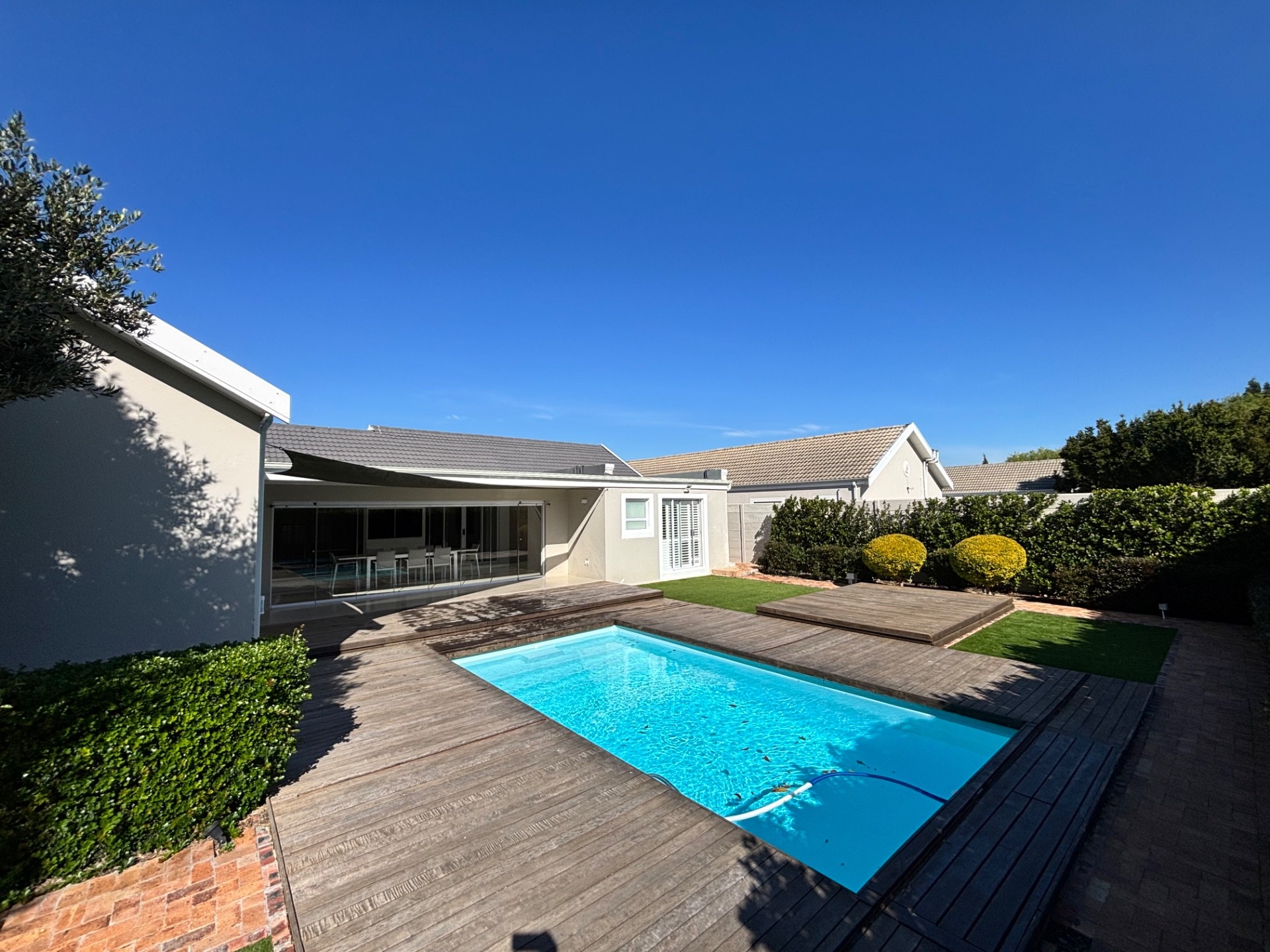 House for sale in Sunningdale, Blouberg, 595 m²