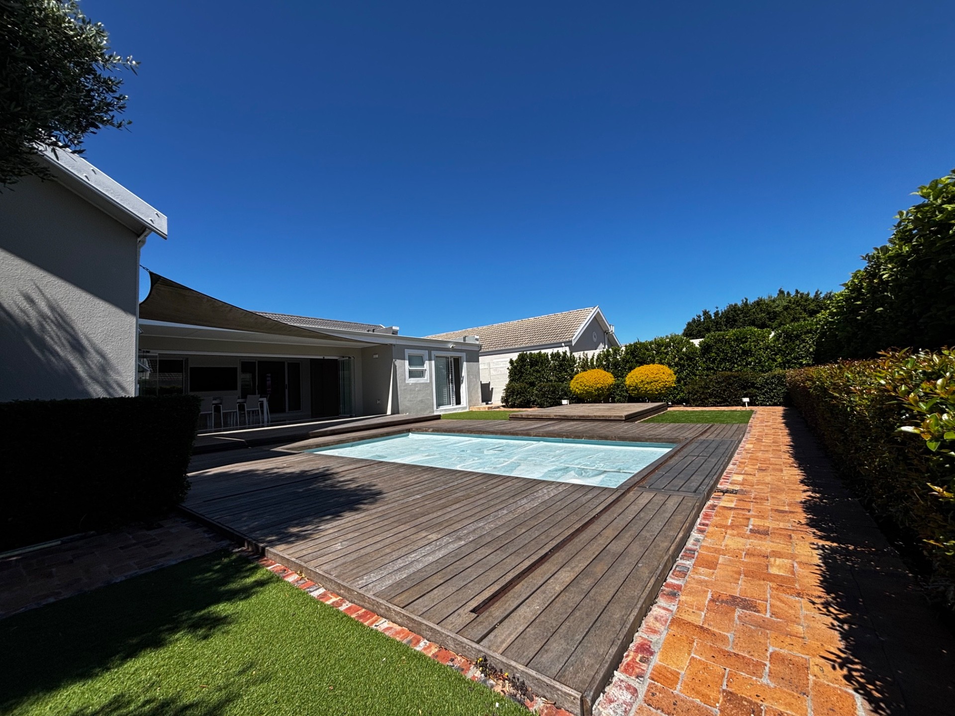 Contemporary Single-Level Living | Sunningdale