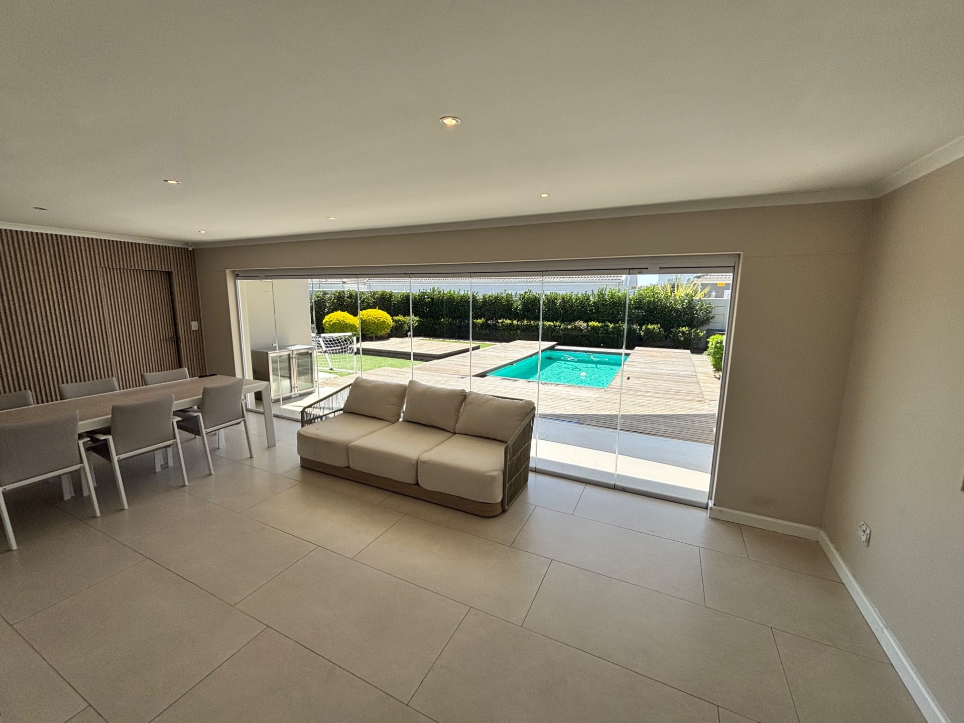 House for sale in Sunningdale, Blouberg, 595 m²