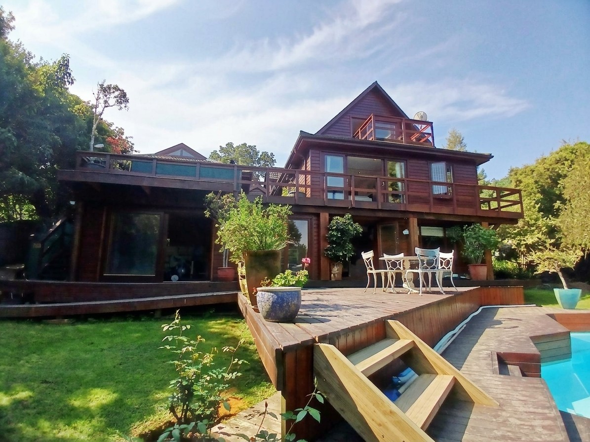 4 Bedroom, 4 Bathroom Timber Home In Hunters Home