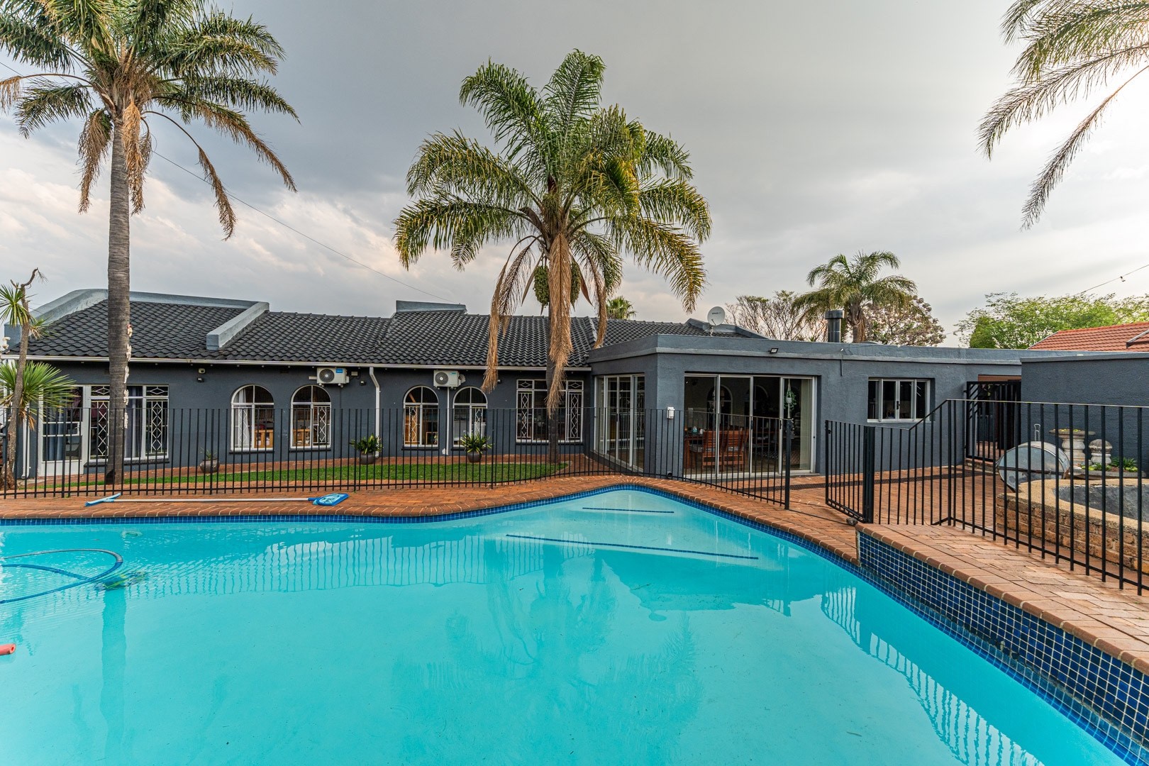 House for sale in Wilro Park, Roodepoort, 368 m²