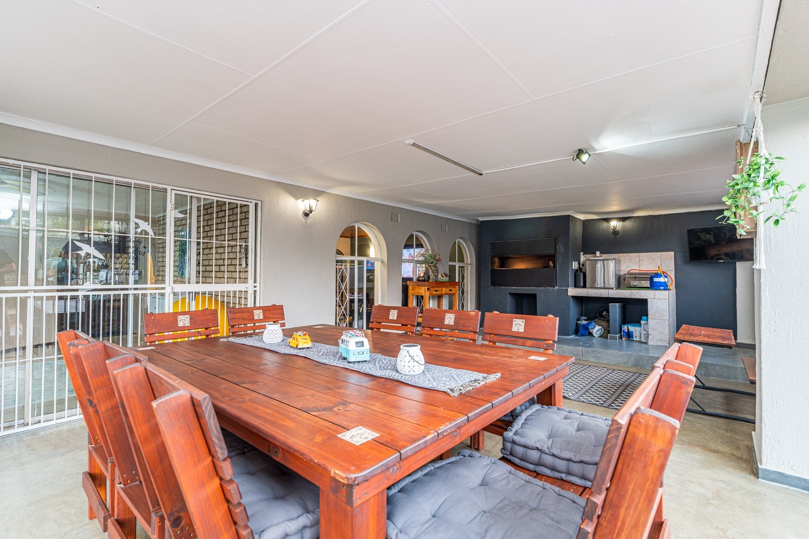 House for sale in Wilro Park, Roodepoort, 368 m²