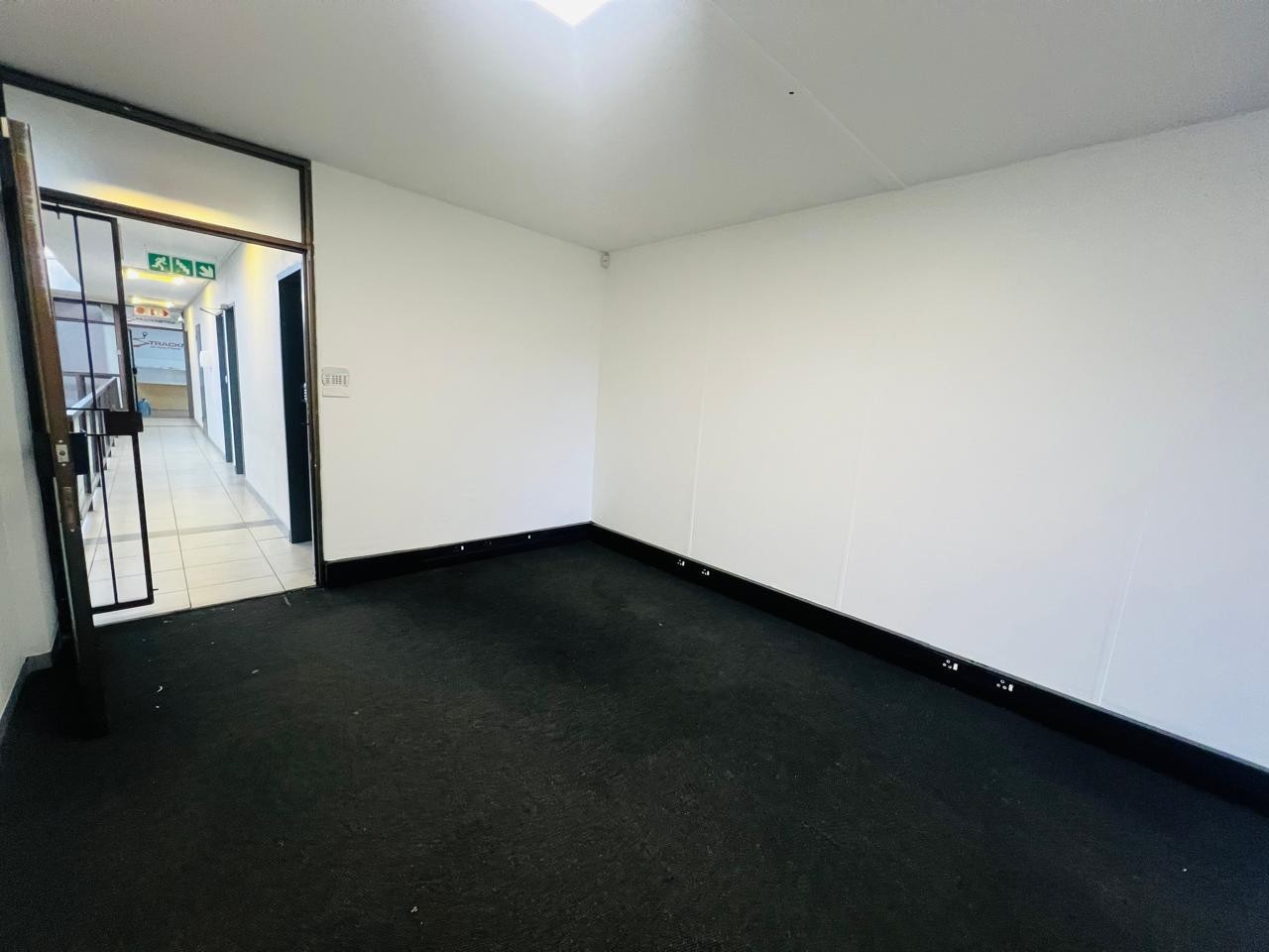 Office for rent in Ferndale, Randburg, 194 m²