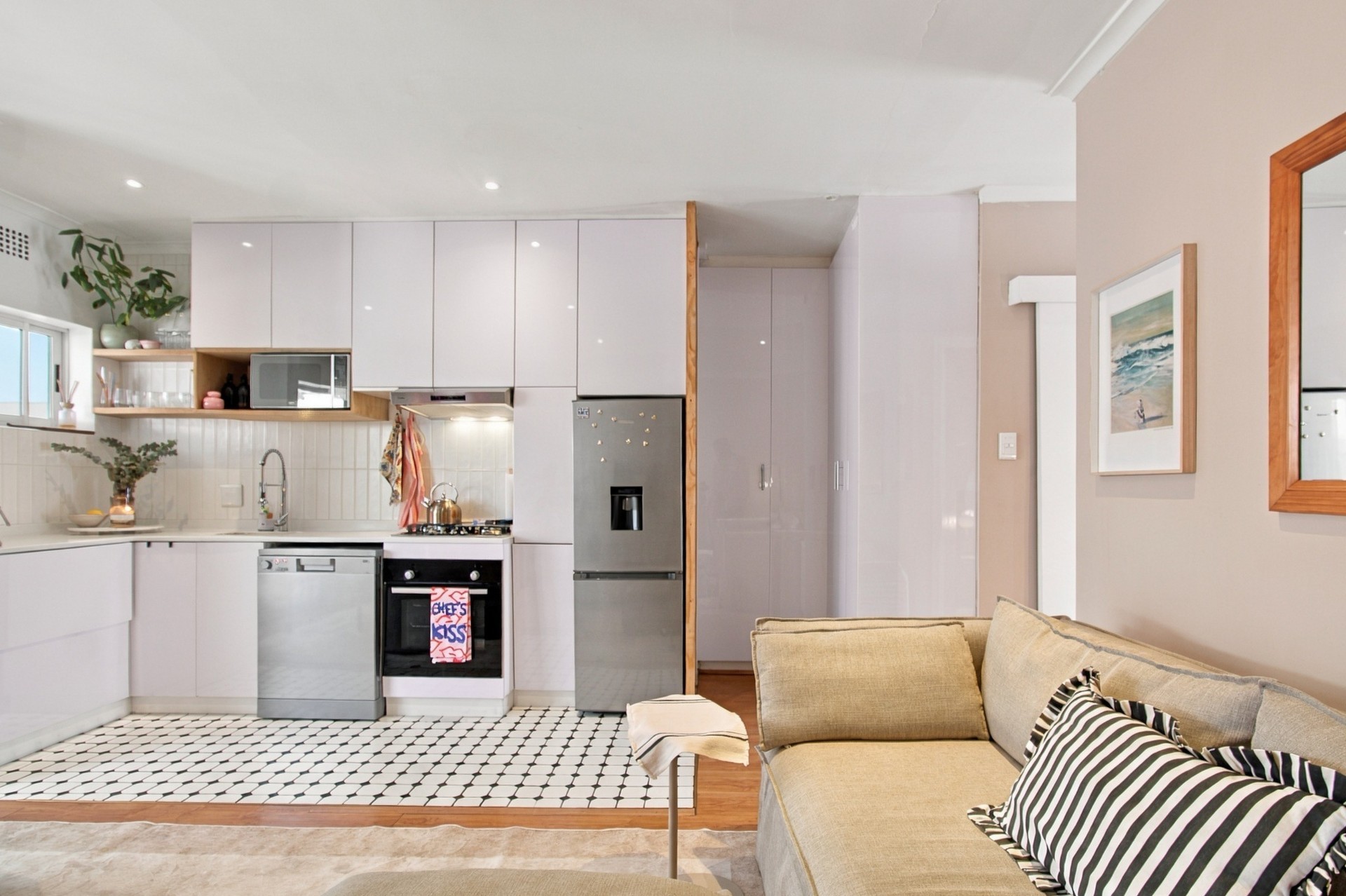 Apartment for sale in Sea Point, Cape Town, 49 m²