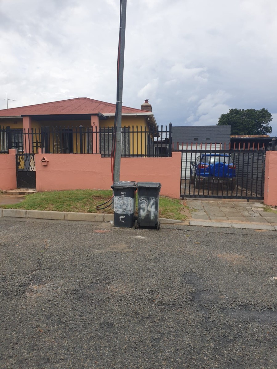House for sale in South Hills, Johannesburg, 535 m²