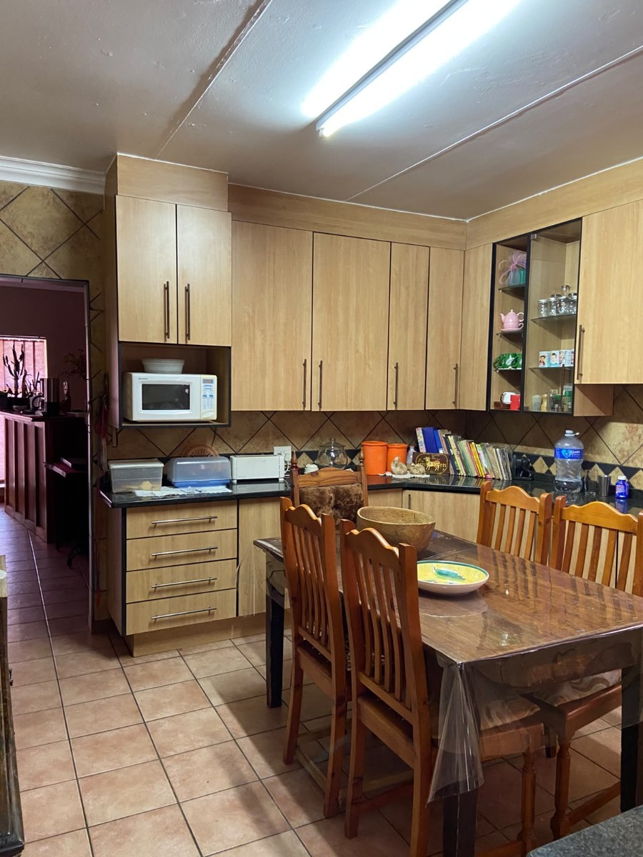 House for sale in Flora Gardens, Vanderbijlpark, 1260 m²