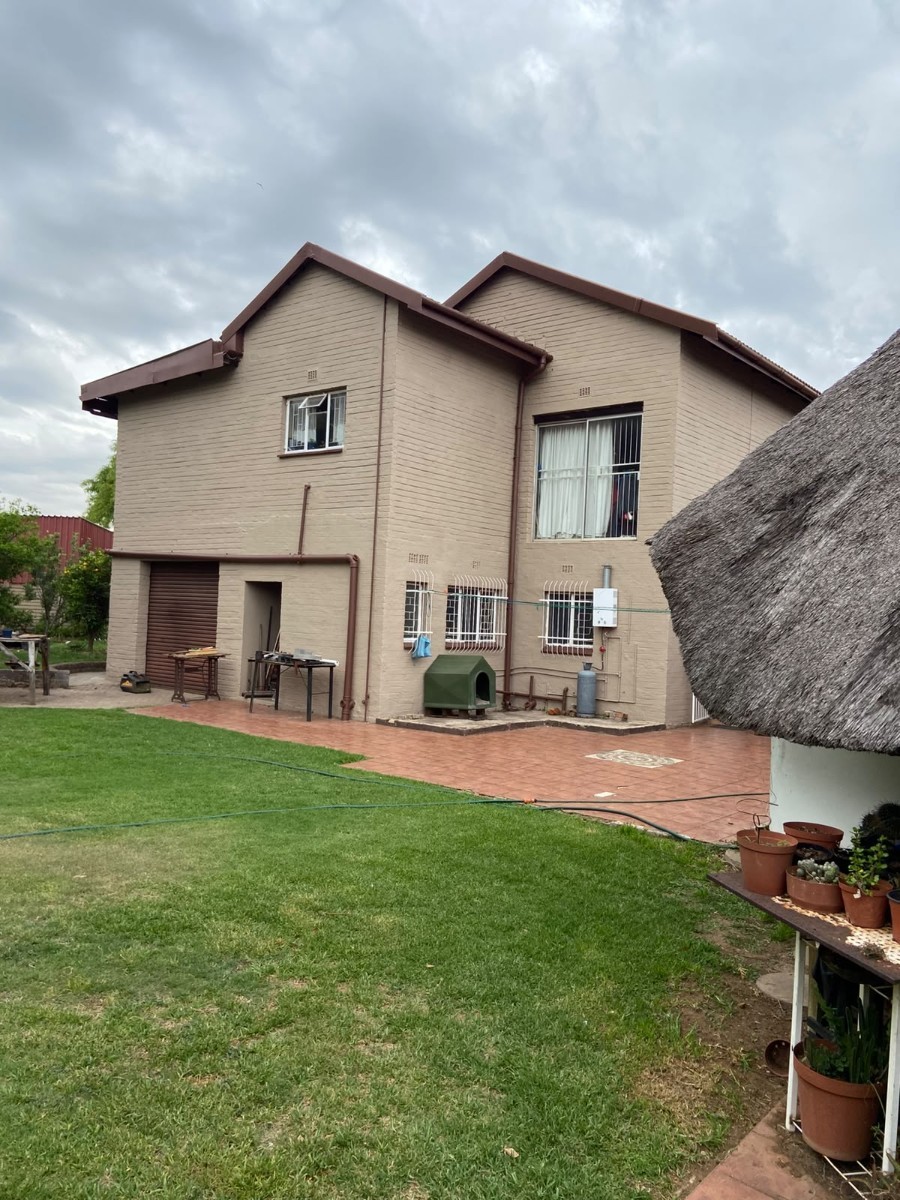 House for sale in Flora Gardens, Vanderbijlpark, 1260 m²