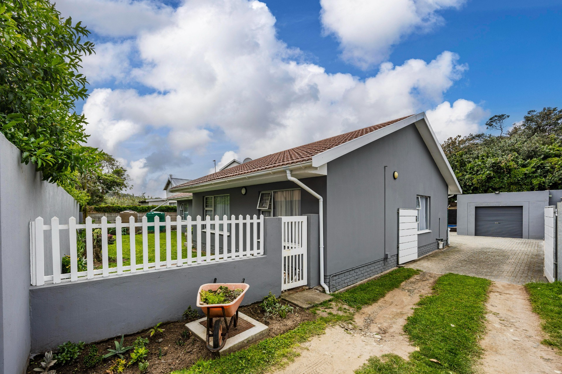 House for sale in Sunrise On Sea, East London, 251 m²
