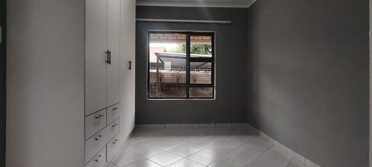 Apartment for rent in Oos Einde, Rustenburg, North West