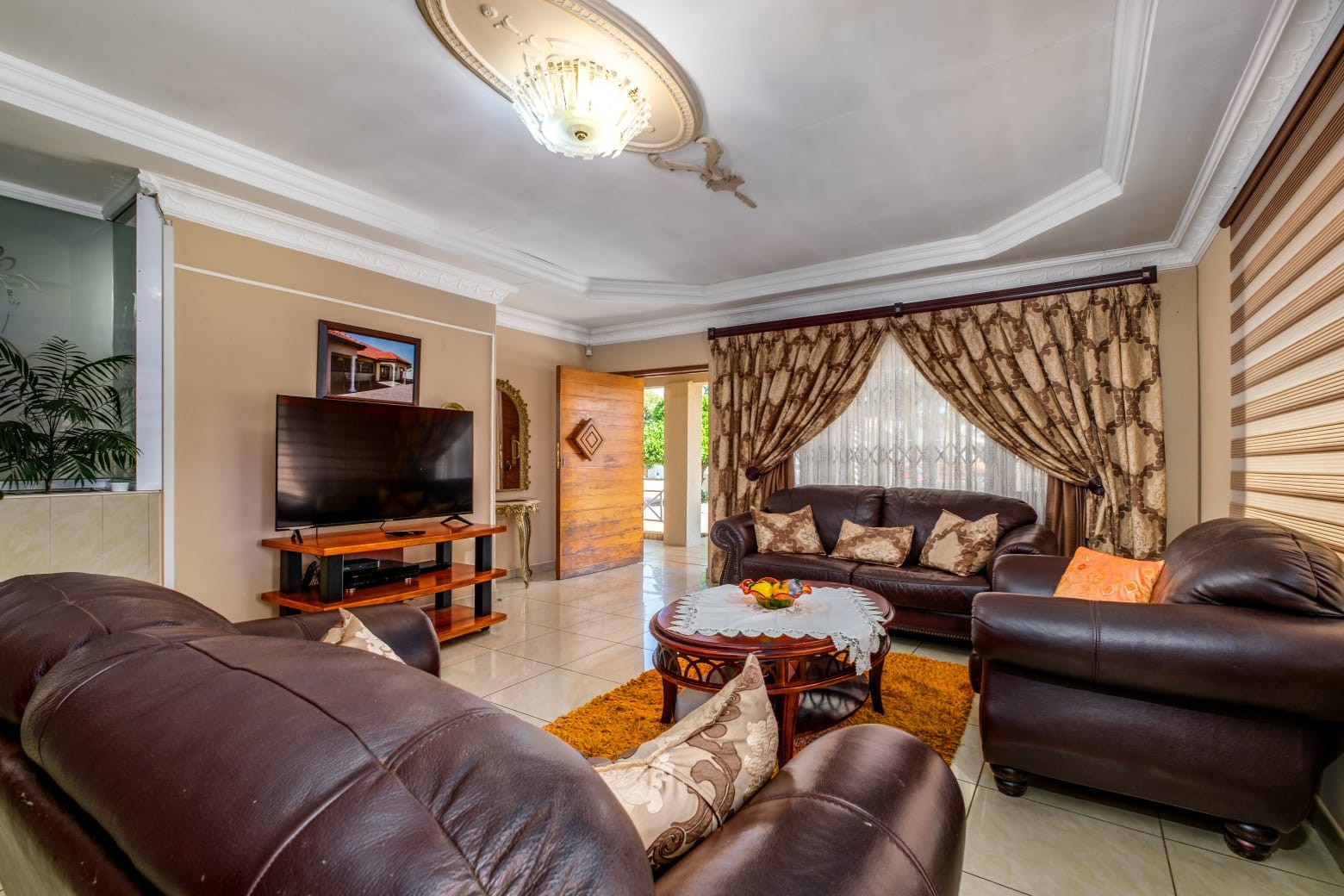 House for sale in Witpoortjie, Roodepoort, 310 m²