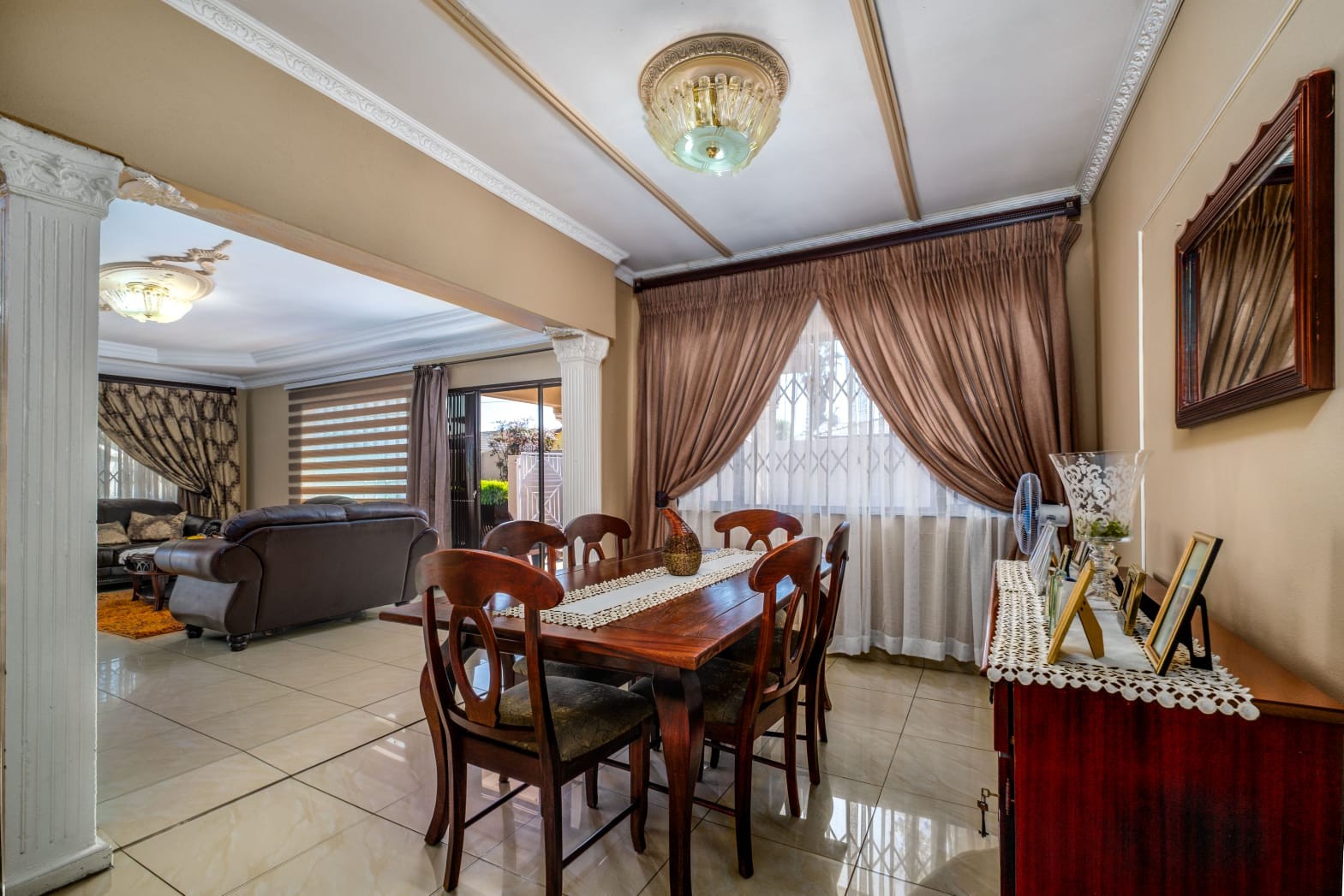 House for sale in Witpoortjie, Roodepoort, 310 m²