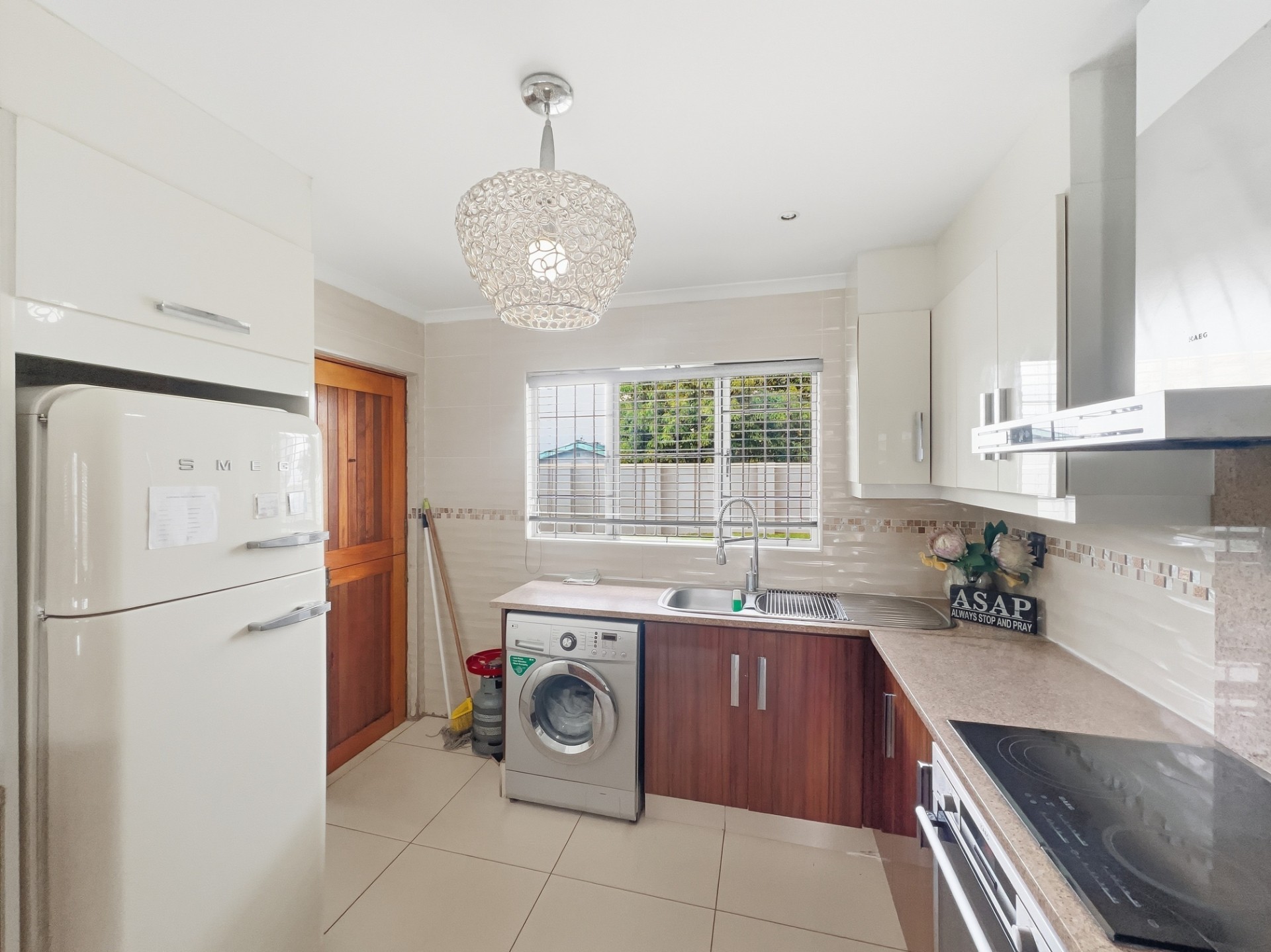 House for sale in Motalabad, Kloof, KwaZulu Natal, 751 m²