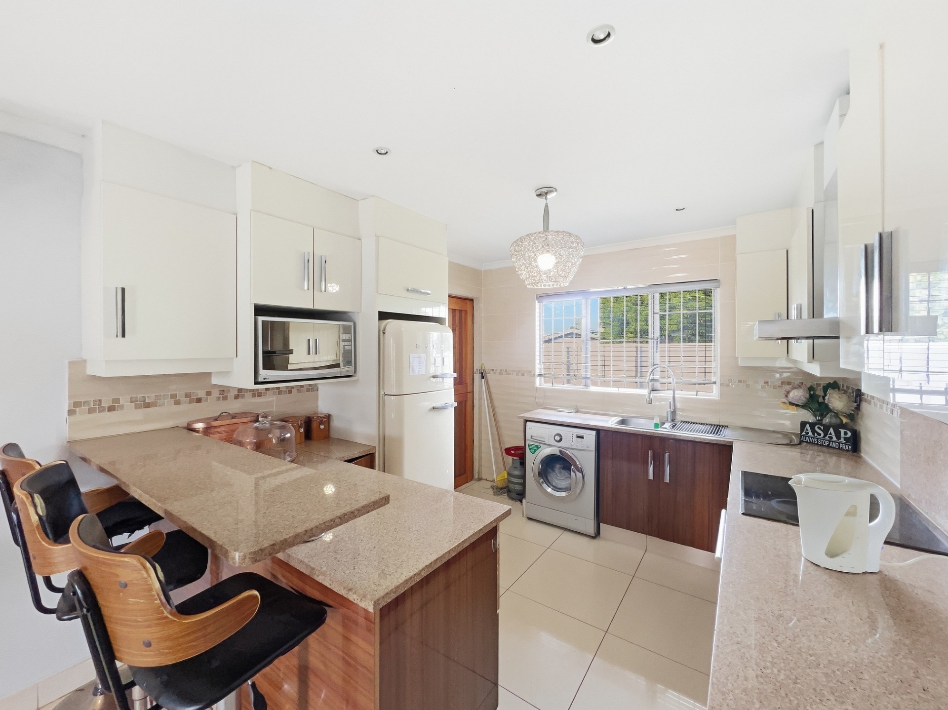 House for sale in Motalabad, Kloof, KwaZulu Natal, 751 m²