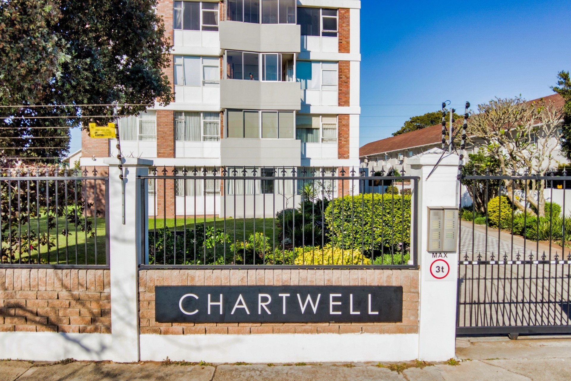 Apartment for sale in St Georges Park, Port Elizabeth, 110 m²
