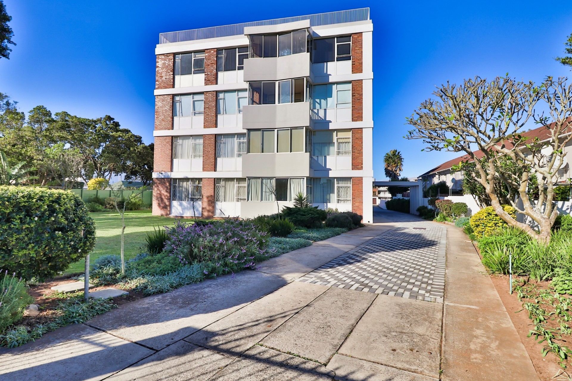 Apartment for sale in St Georges Park, Port Elizabeth, 110 m²