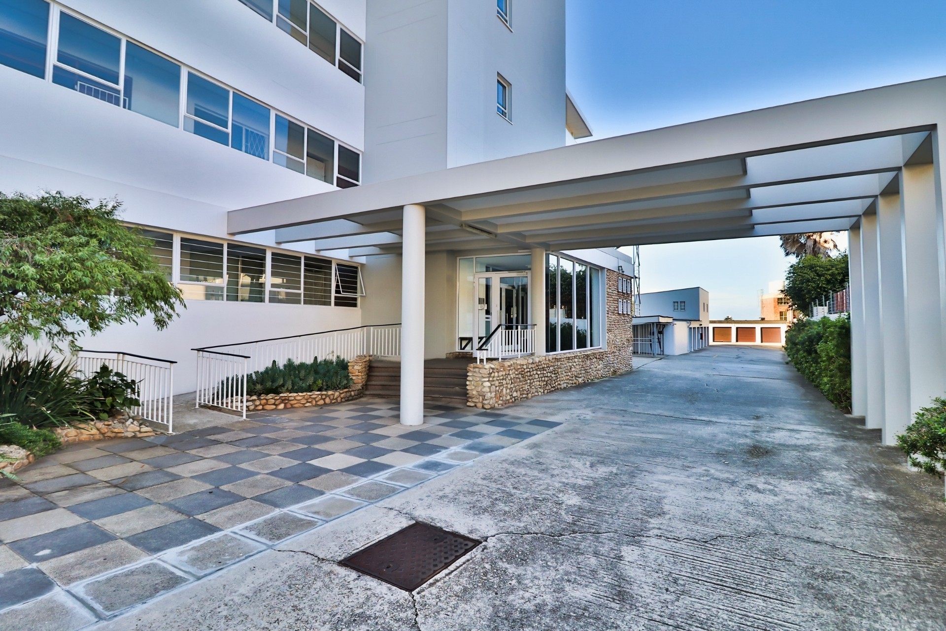 Apartment for sale in St Georges Park, Port Elizabeth, 110 m²