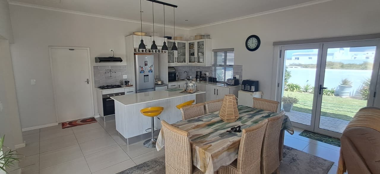 House for sale in Lampiesbaai, St Helena Bay, 199 m²