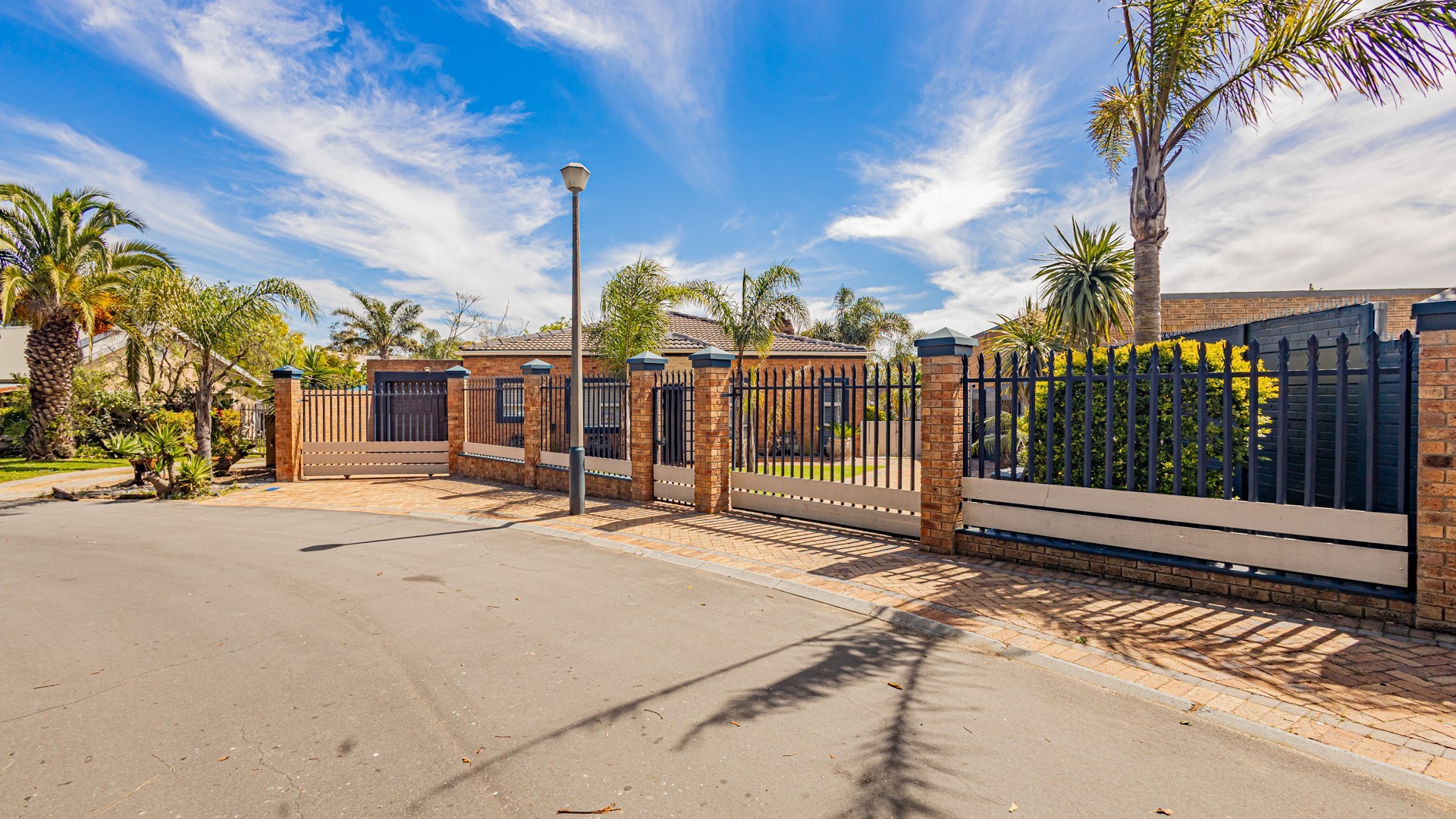 House for sale in Vredekloof Heights, Brackenfell, 240 m²