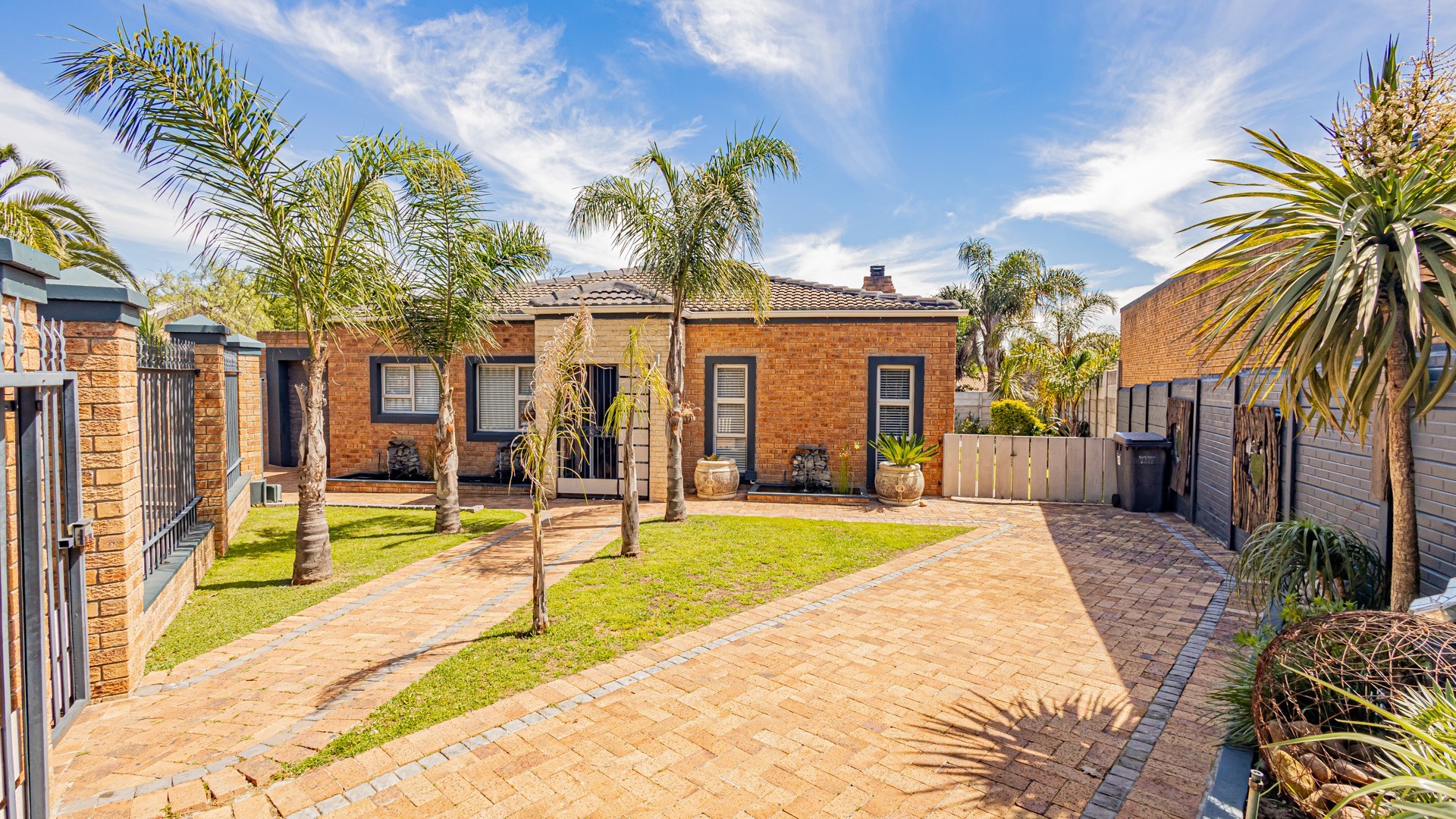 House for sale in Vredekloof Heights, Brackenfell, 240 m²