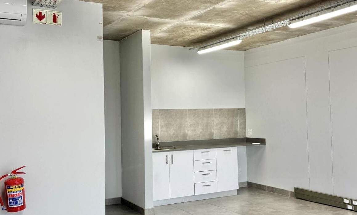 Industrial Property for rent in Glen Anil, Durban North, KwaZulu Natal, 562 m²