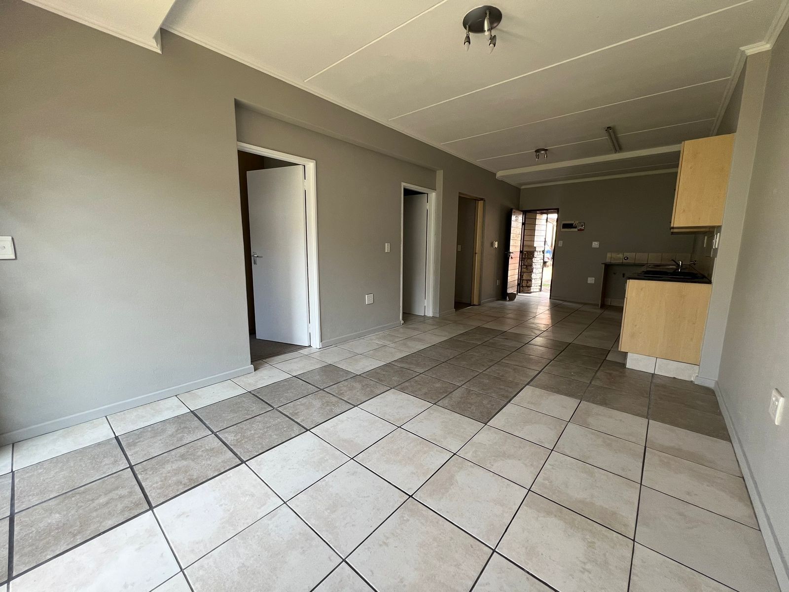 Apartment for rent in Sunninghill, Sandton, 86 m²