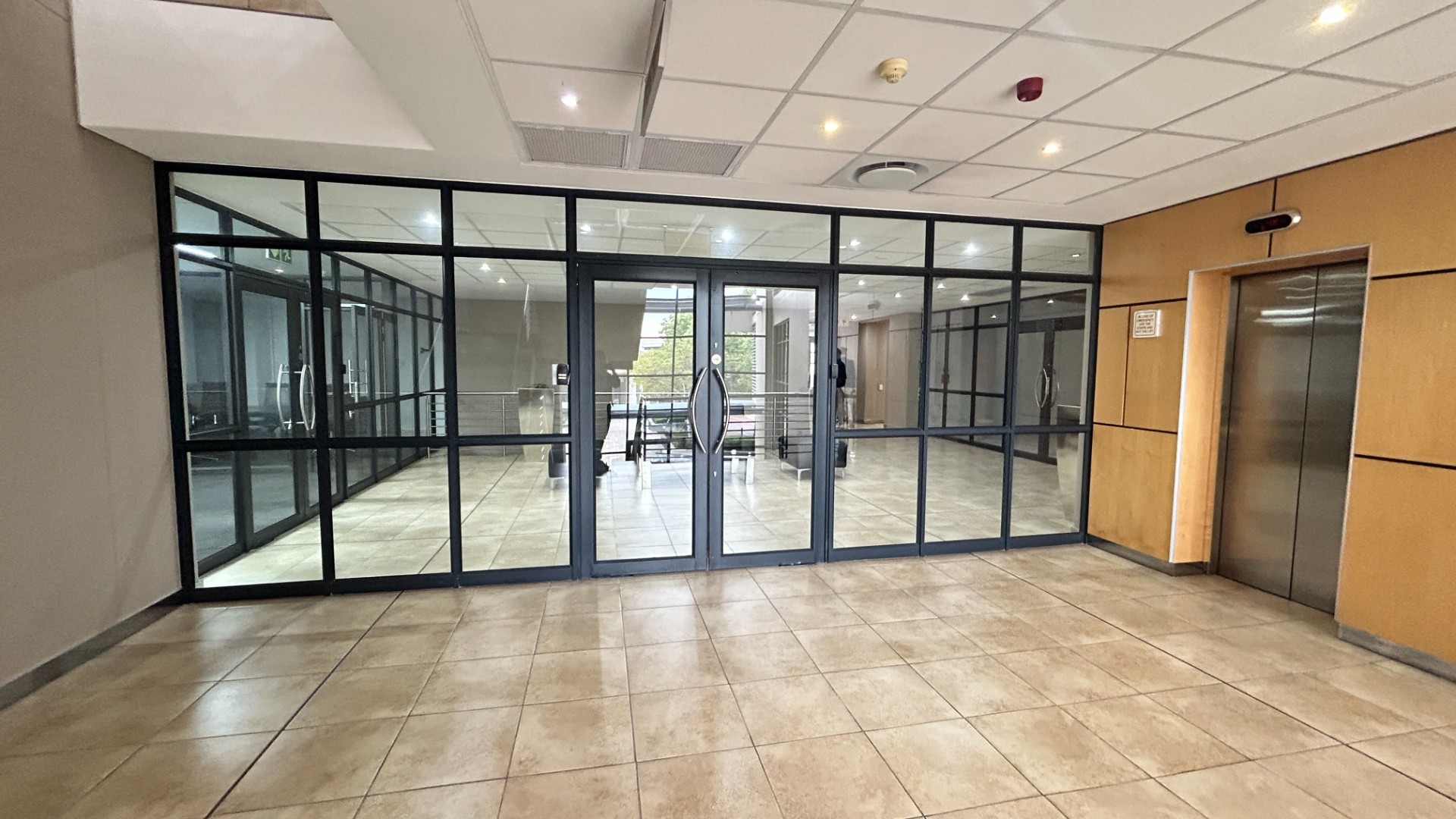 Office for rent in Brooklyn, Pretoria, 1181 m²