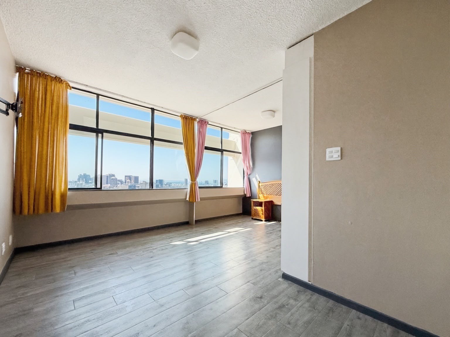 Apartment for rent in Gardens, Cape Town, 1102 105 (11th floor), gardens centre, 38 Mill Street, Gardens, Cape Town, Western Cape, 40 m²