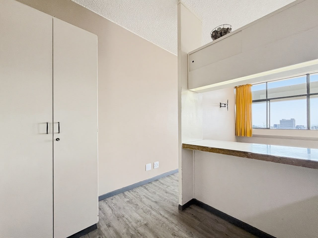 Apartment for rent in Gardens, Cape Town, 1102 105 (11th floor), gardens centre, 38 Mill Street, Gardens, Cape Town, Western Cape, 40 m²