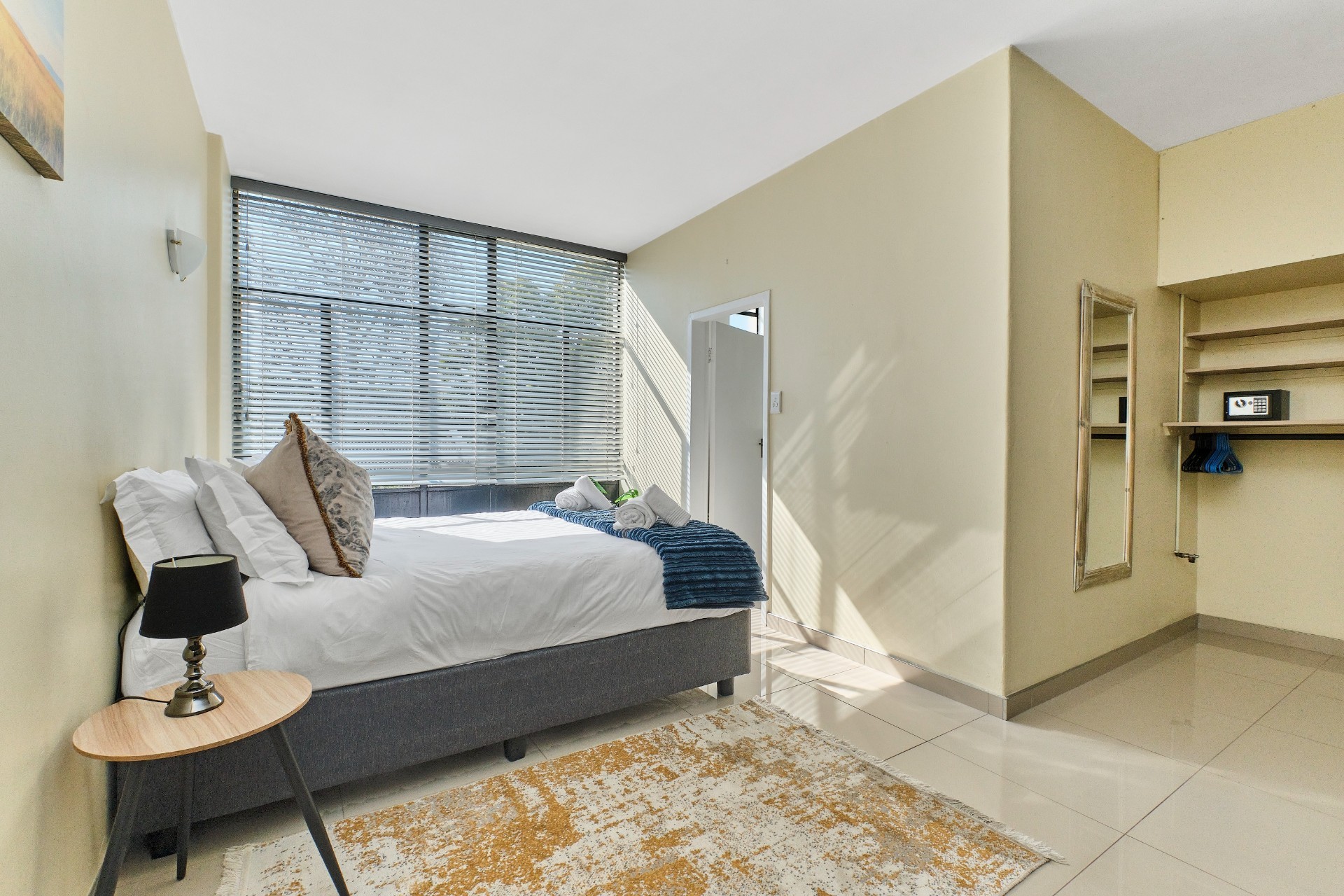 Apartment for sale in Illovo, Sandton, Illovo Mews (2nd floor), Illovo Mews, 245 Oxford Road, Illovo, Sandton, Gauteng