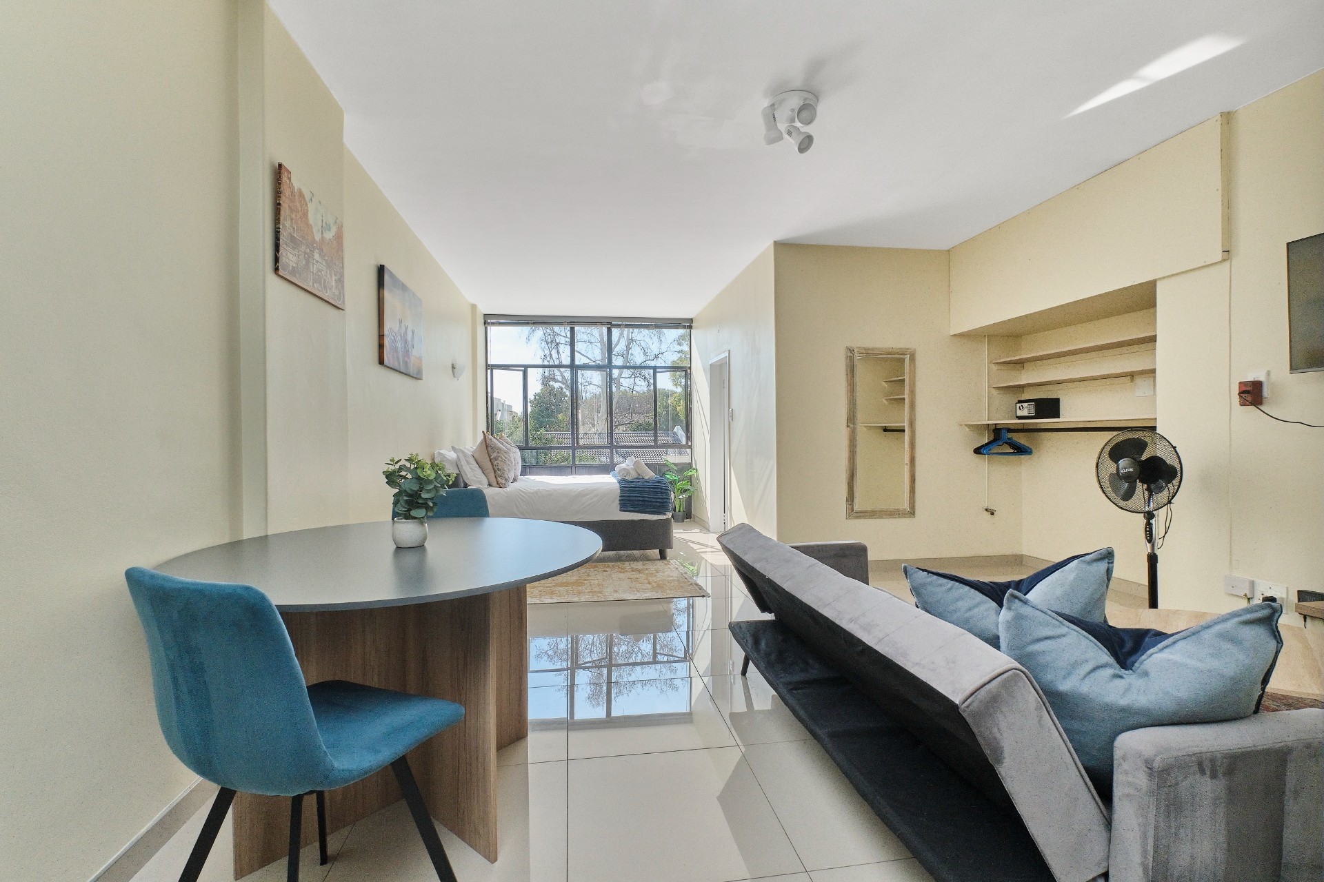 Apartment for sale in Illovo, Sandton, Illovo Mews (2nd floor), Illovo Mews, 245 Oxford Road, Illovo, Sandton, Gauteng