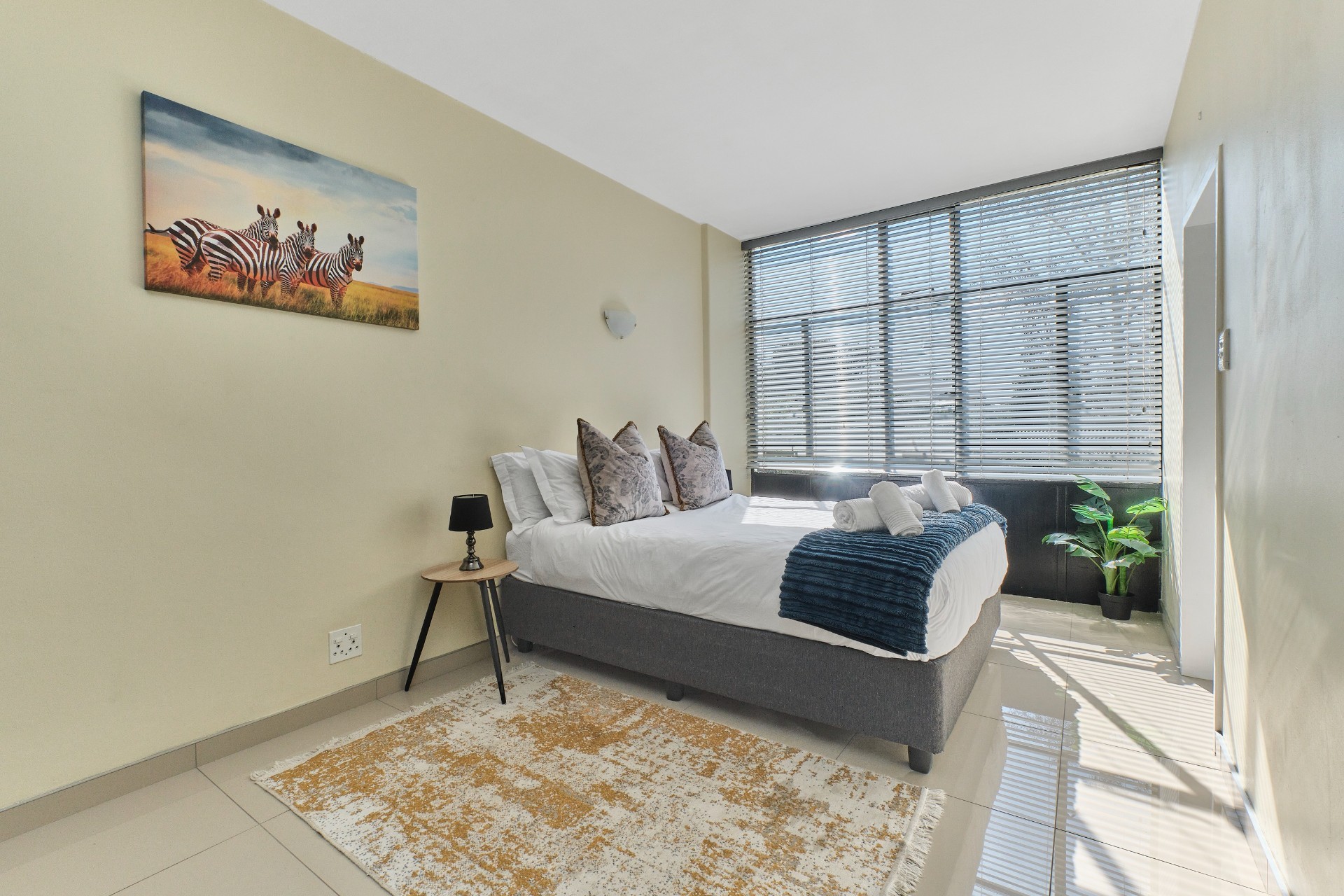Apartment for sale in Illovo, Sandton, Illovo Mews (2nd floor), Illovo Mews, 245 Oxford Road, Illovo, Sandton, Gauteng