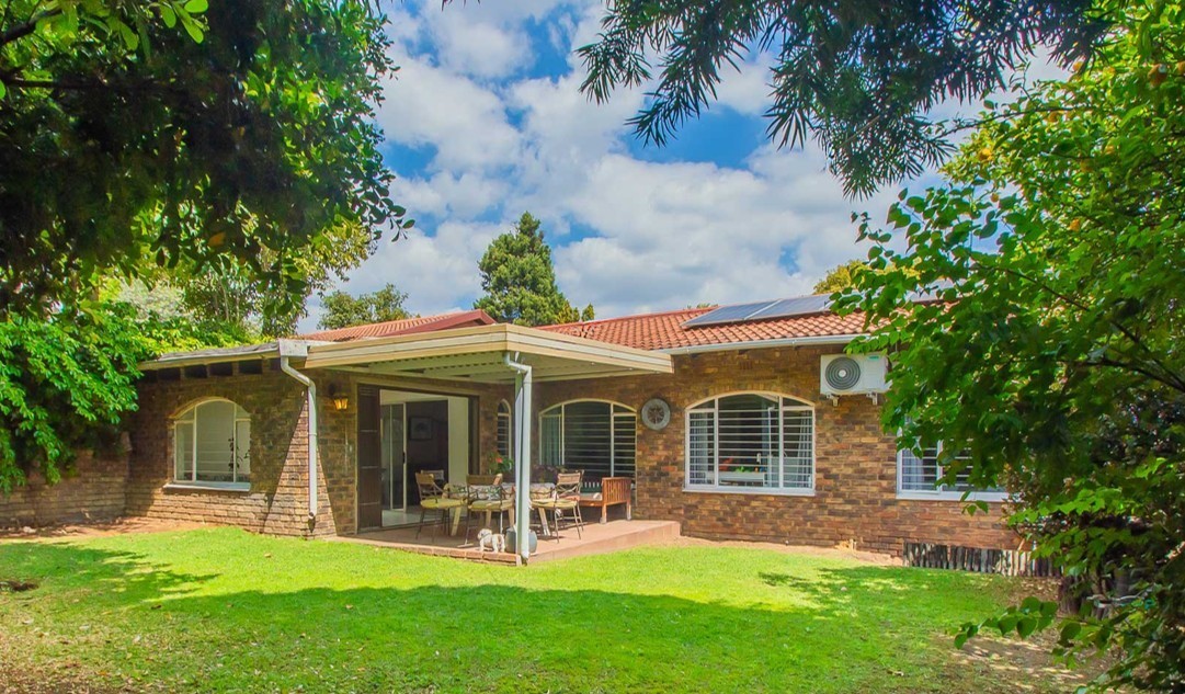 Townhouse for sale in Bryanston, Sandton