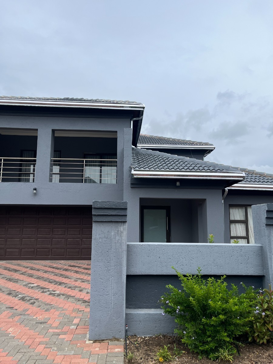 Spacious 6-Bedroom, 6-Bathroom Home for Sale in Thornhill