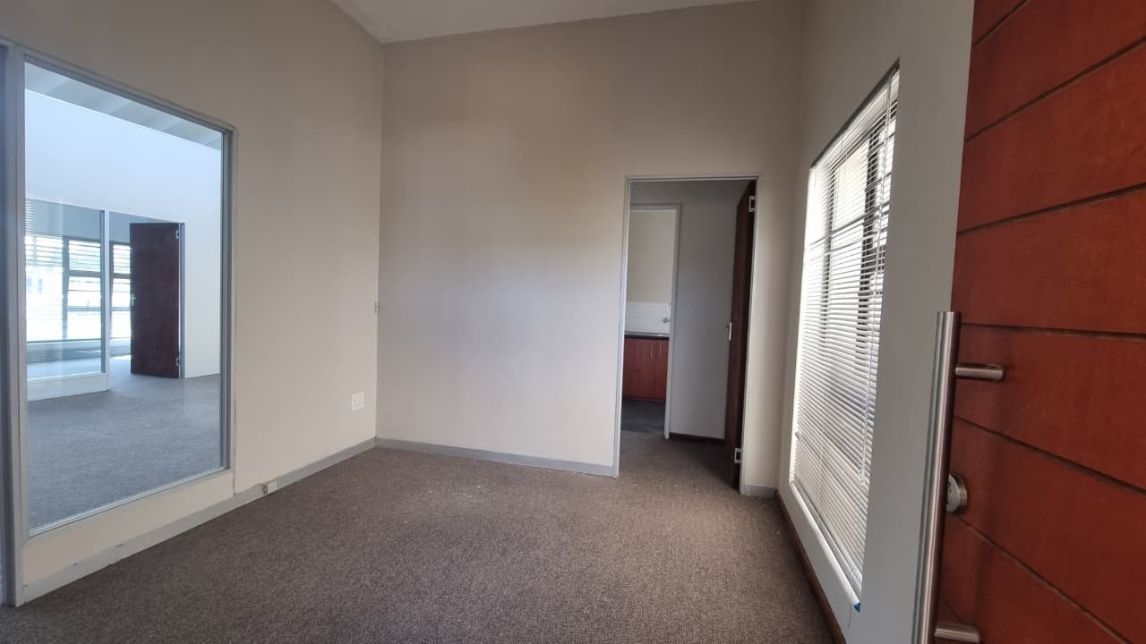 Office for rent in Sonheuwel, Nelspruit, 144 m²