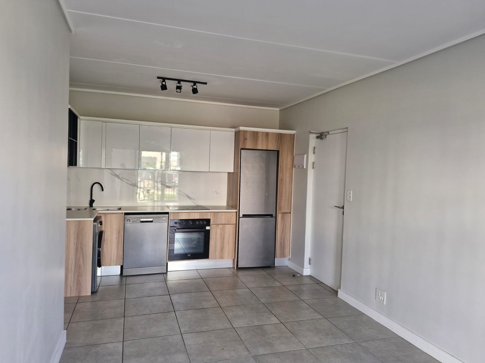 Apartment for rent in Waterfall, Midrand, 2346, Munyaka Complex, 11 Munyaka BLVD RD, Waterfall, Midrand, Gauteng, 54 m²
