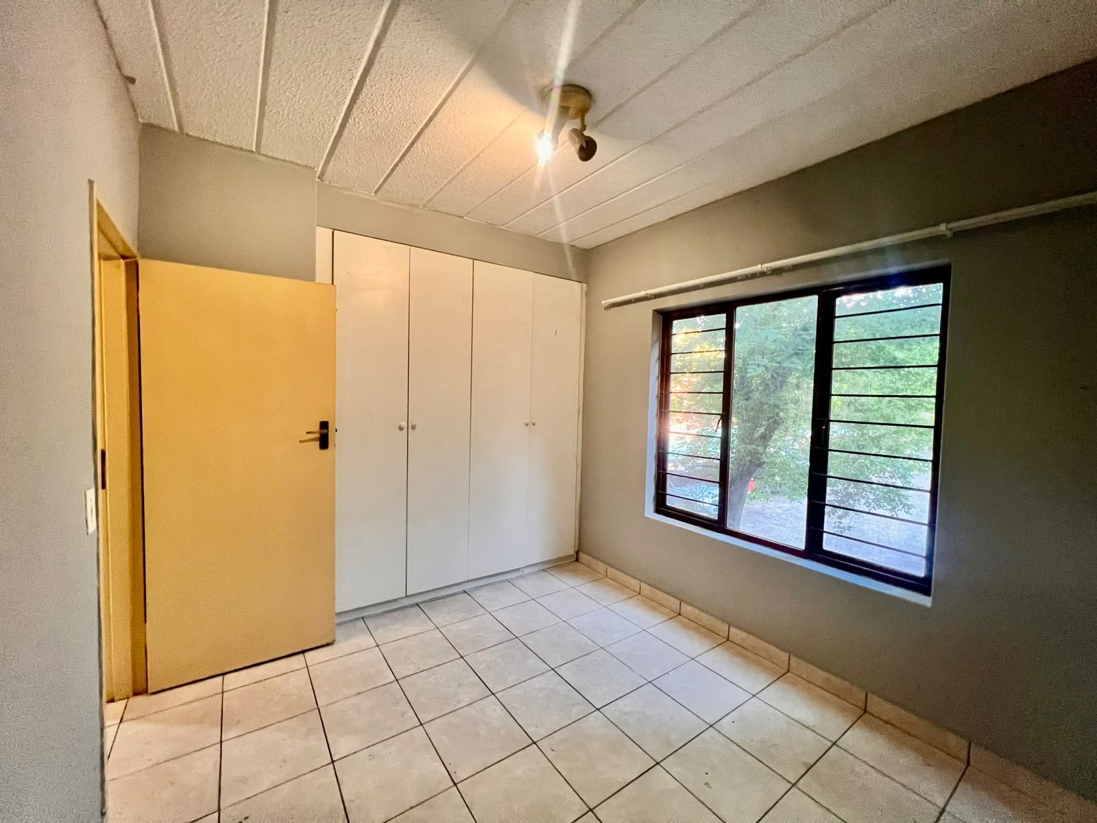 Apartment for rent in Magaliessig, Sandton, 66 m²