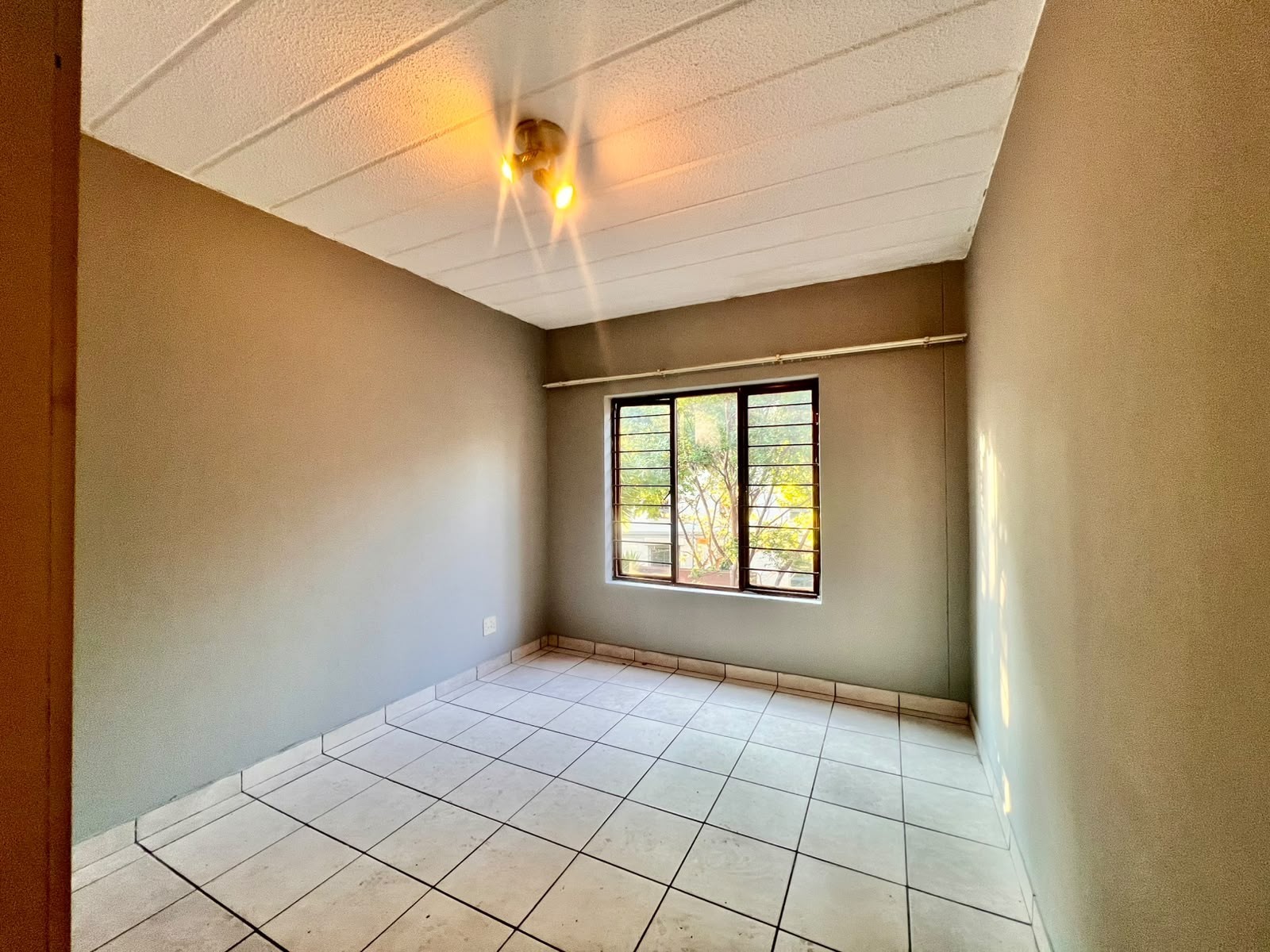 Apartment for rent in Magaliessig, Sandton, 66 m²