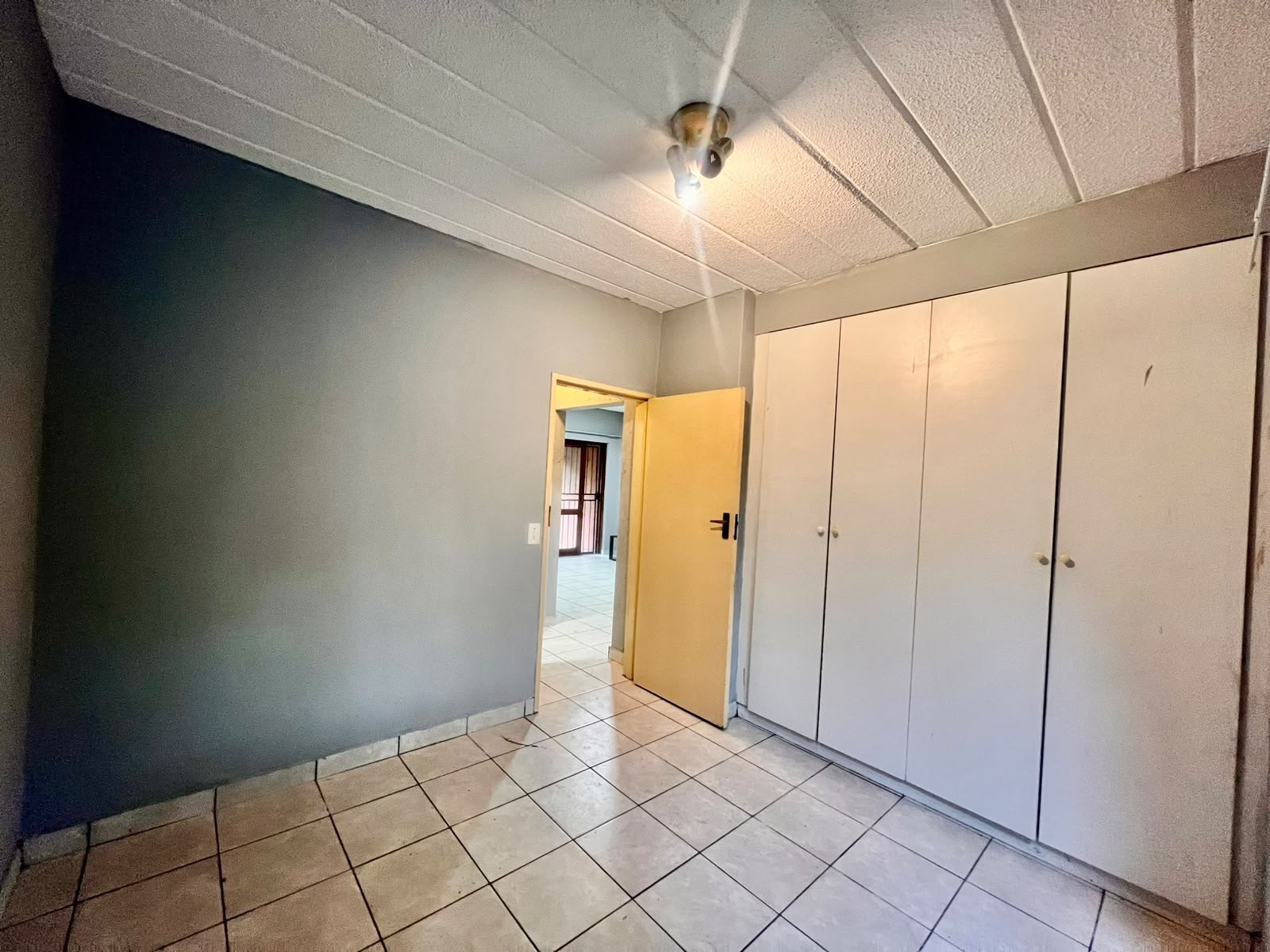 Apartment for rent in Magaliessig, Sandton, 66 m²