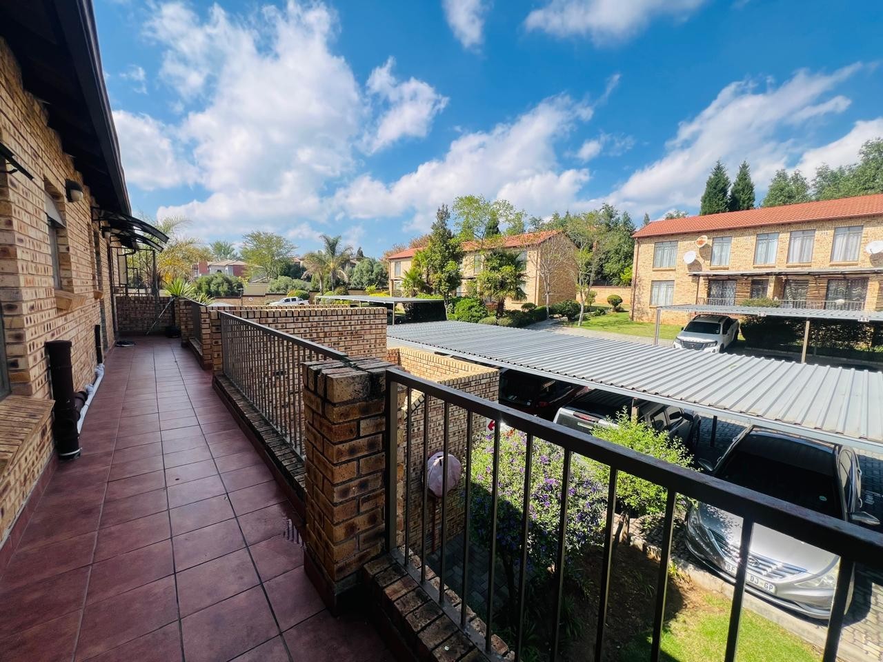 Apartment for sale in Honeydew Grove, Roodepoort, 60 m²