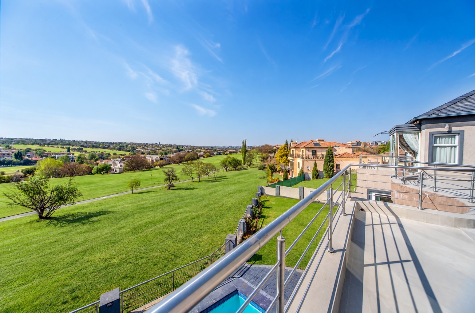 House for sale in Blue Valley Golf Estate, Centurion, 950 m²