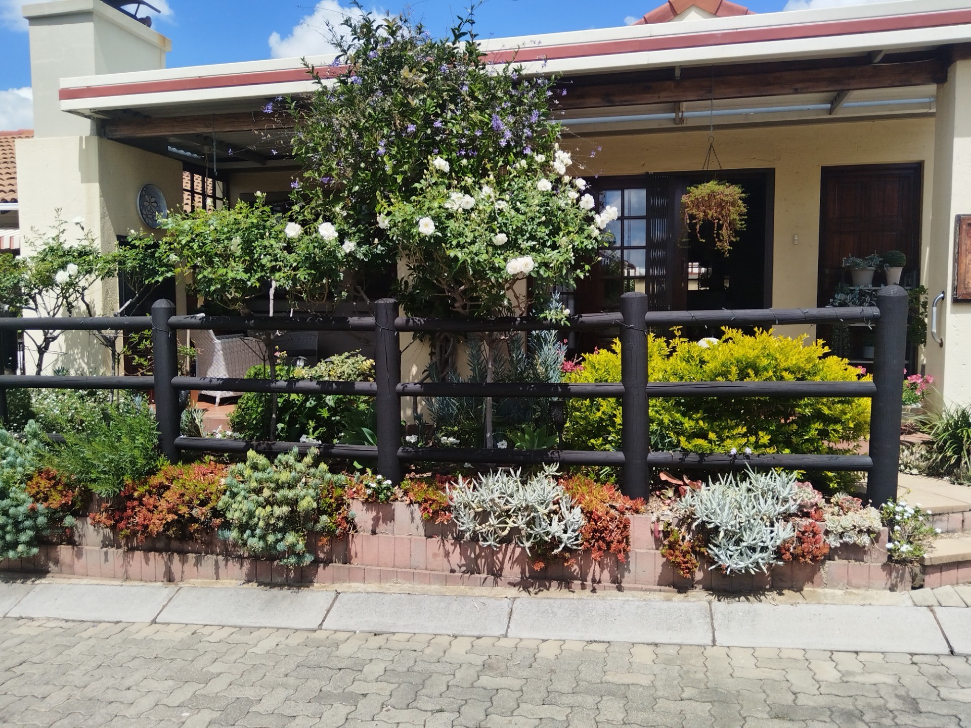 Townhouse for sale in North Riding, Randburg, 2331 m²