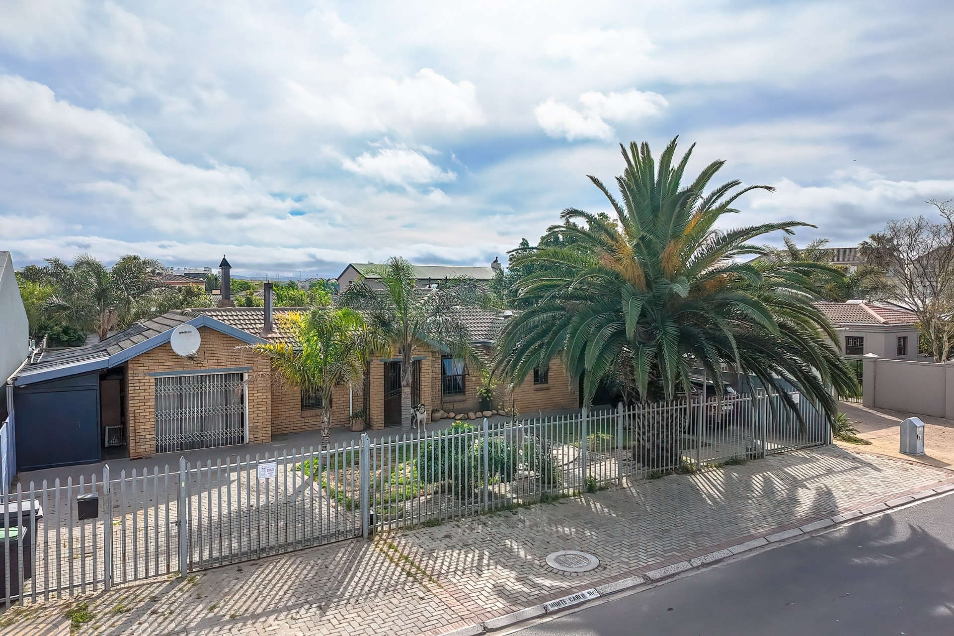 House for sale in Uitzicht, Durbanville, 225 m²