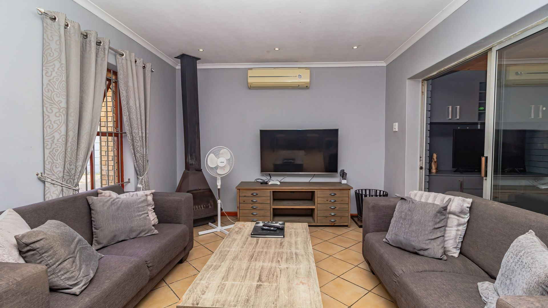 House for sale in Uitzicht, Durbanville, 225 m²