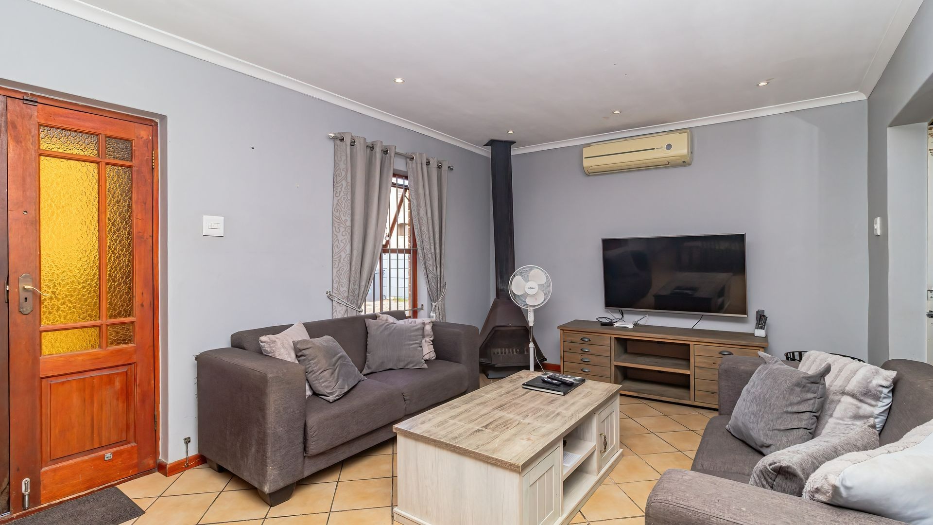 House for sale in Uitzicht, Durbanville, 225 m²
