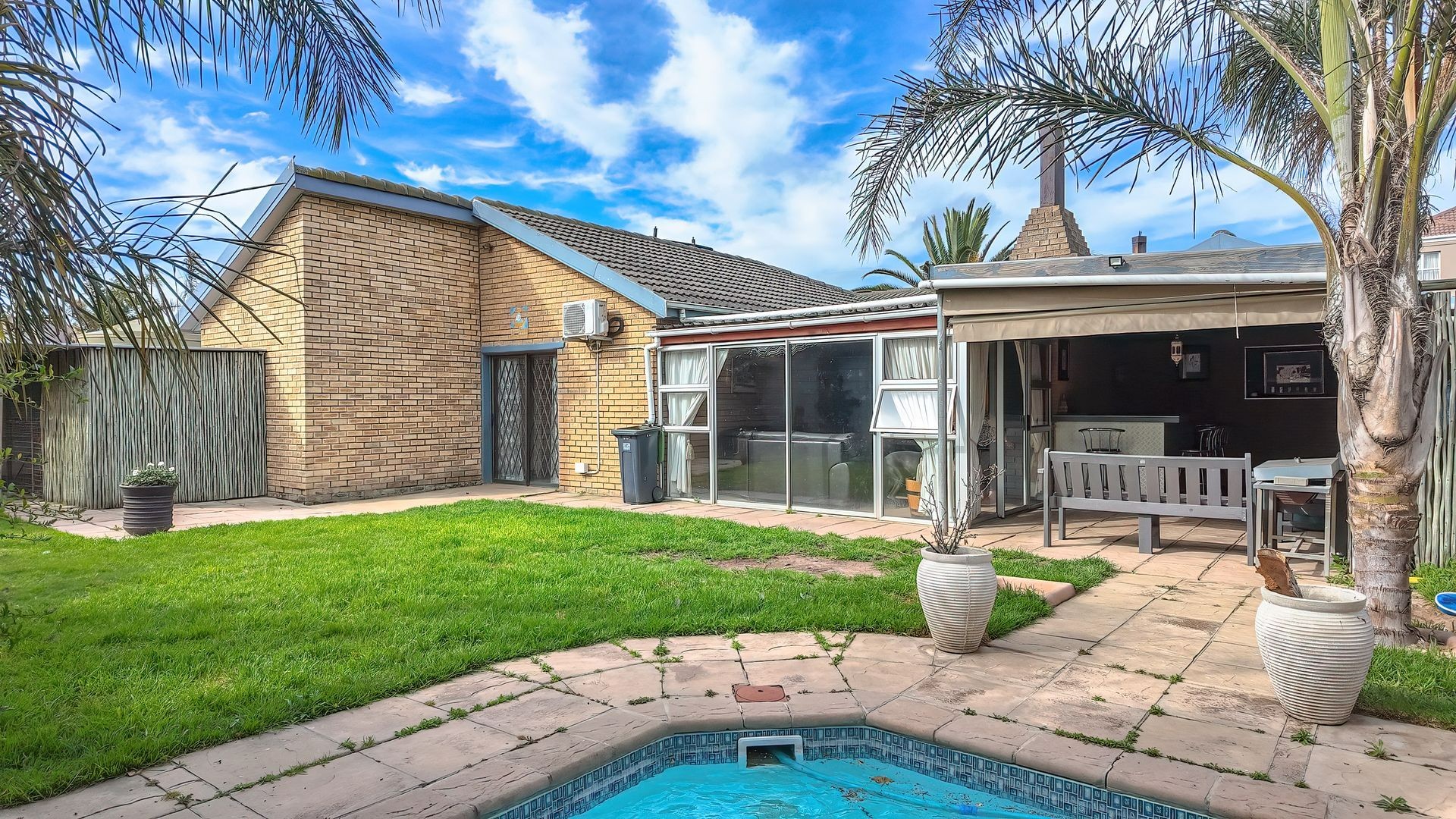House for sale in Uitzicht, Durbanville, 225 m²